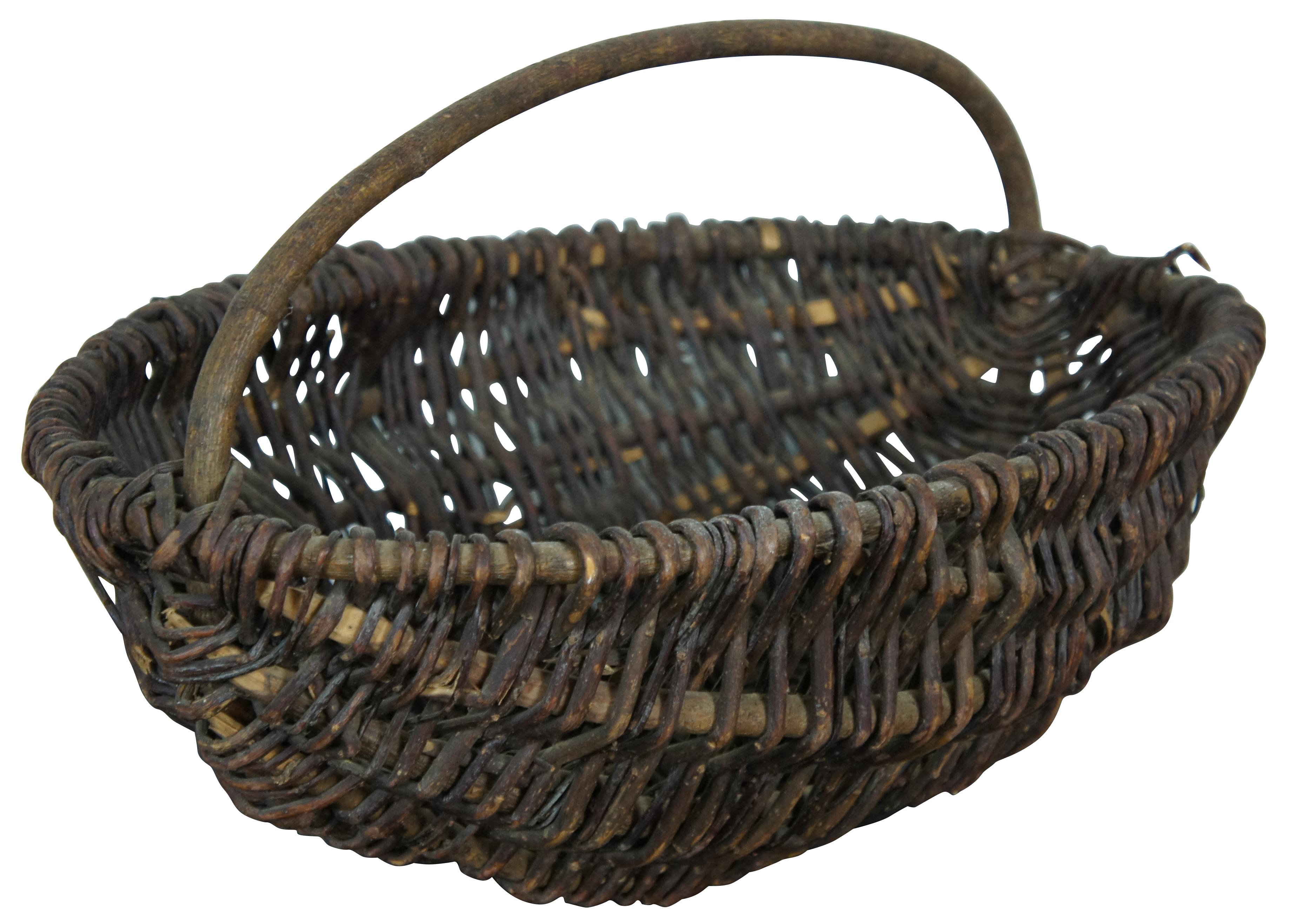Antique primitive hand woven willow reed harvest or gathering basket with an almond / oval shape and fixed handle. Measure: 20