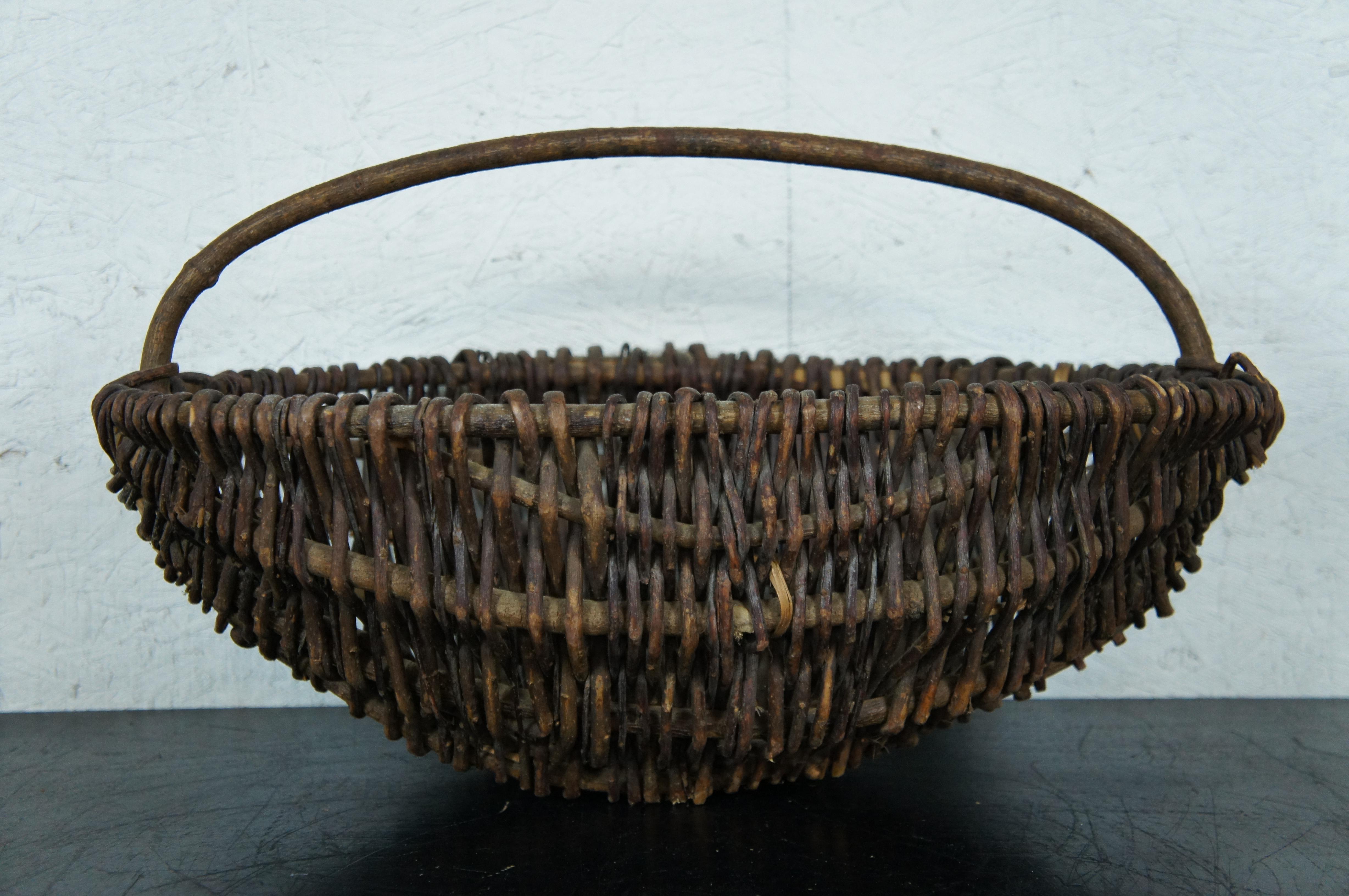 Rustic Antique Primitive Handwoven Scalloped Willow Reed Gathering Basket Farmhouse