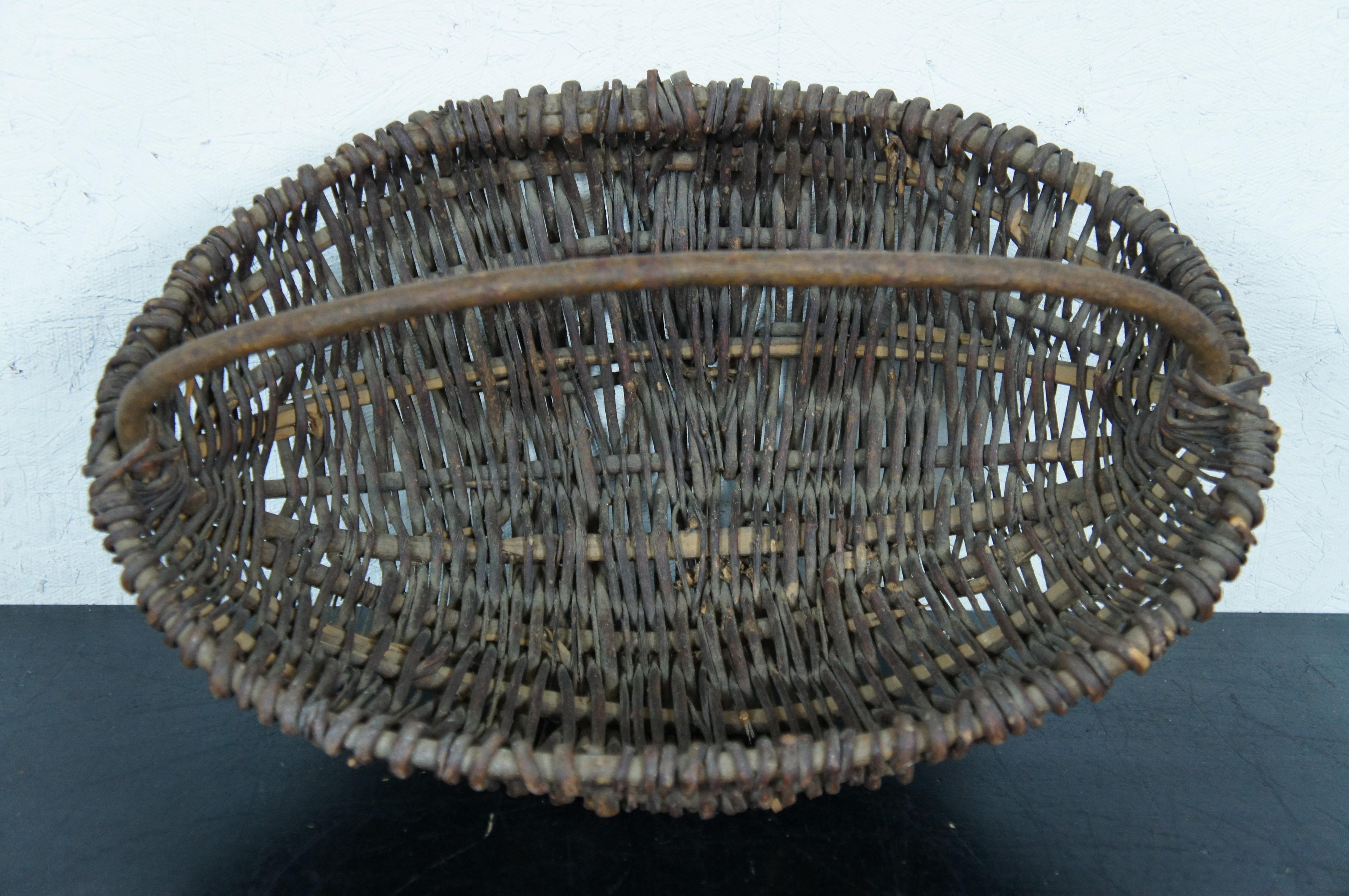 20th Century Antique Primitive Handwoven Scalloped Willow Reed Gathering Basket Farmhouse