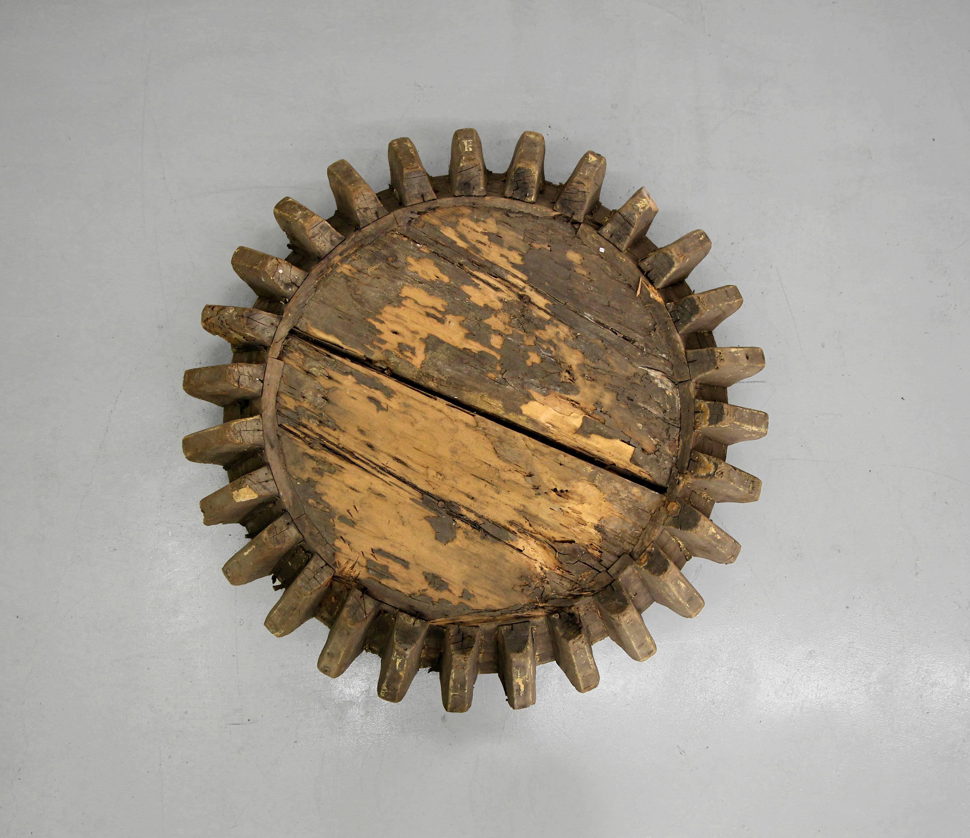 Antique Primitive Industrial Folk Art Wooden Gear Table In Distressed Condition In Las Vegas, NV