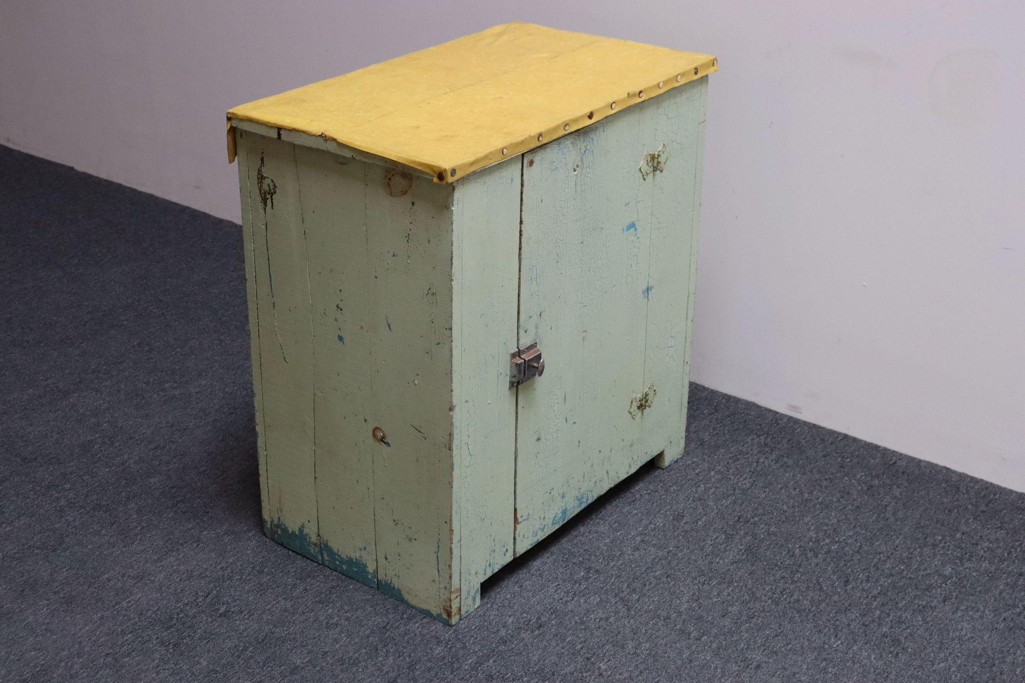 Antique Primitive Jelly Cupboard with Hinged Door and Interior Shelf In Distressed Condition For Sale In Brooklyn, NY
