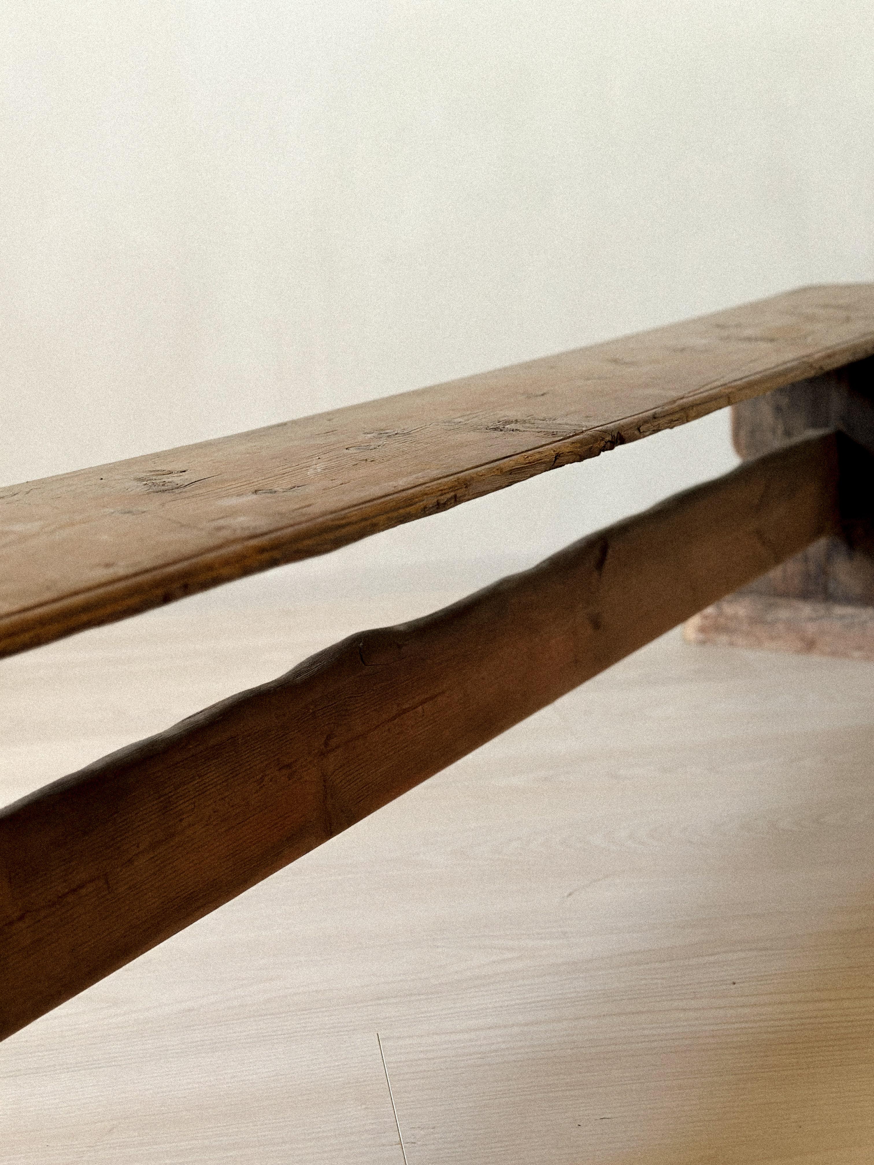 Banc long primitif ancien en pin, Scandinavie, années 1800 en vente 5