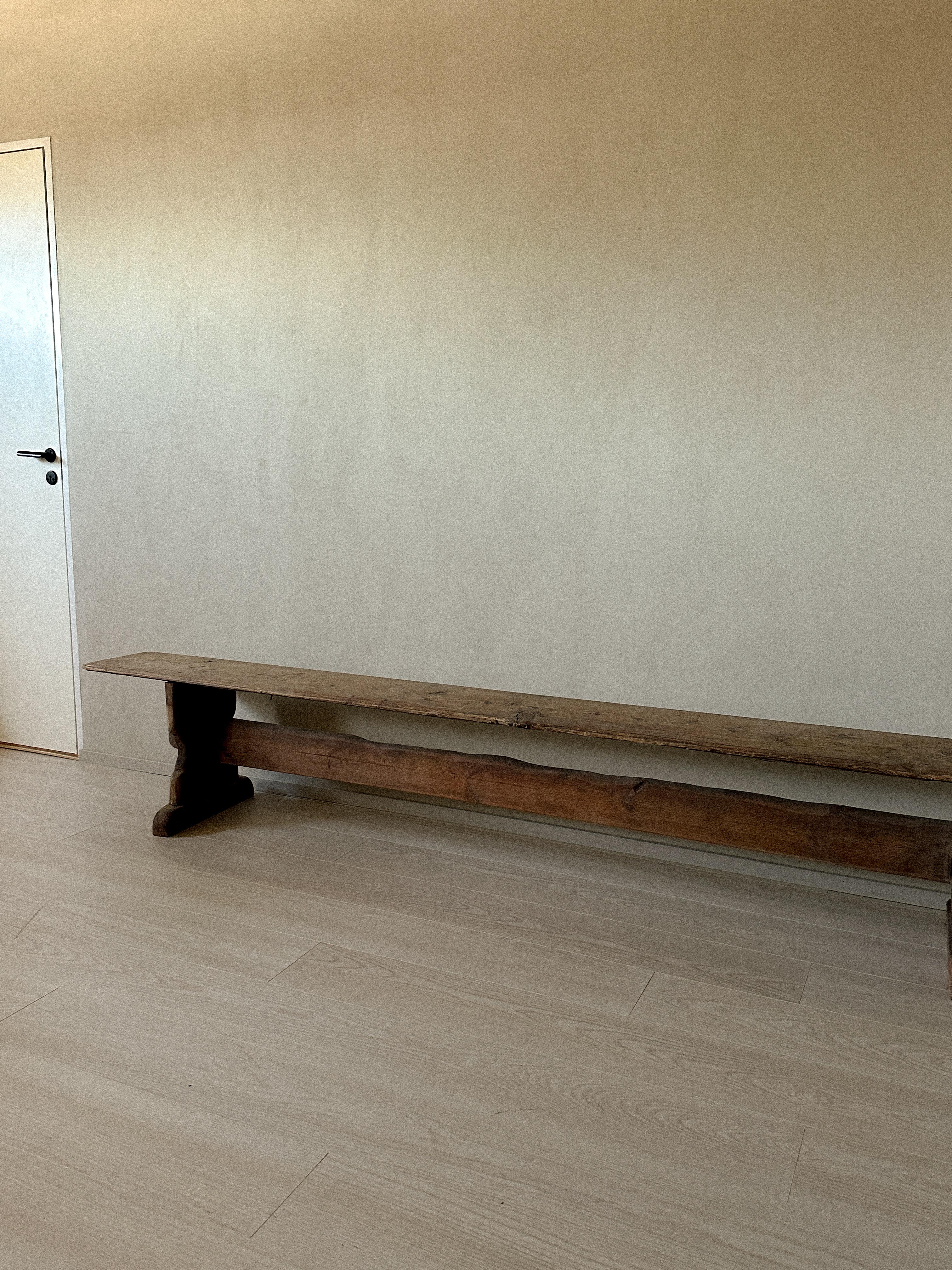 Banc long primitif ancien en pin, Scandinavie, années 1800 en vente 9