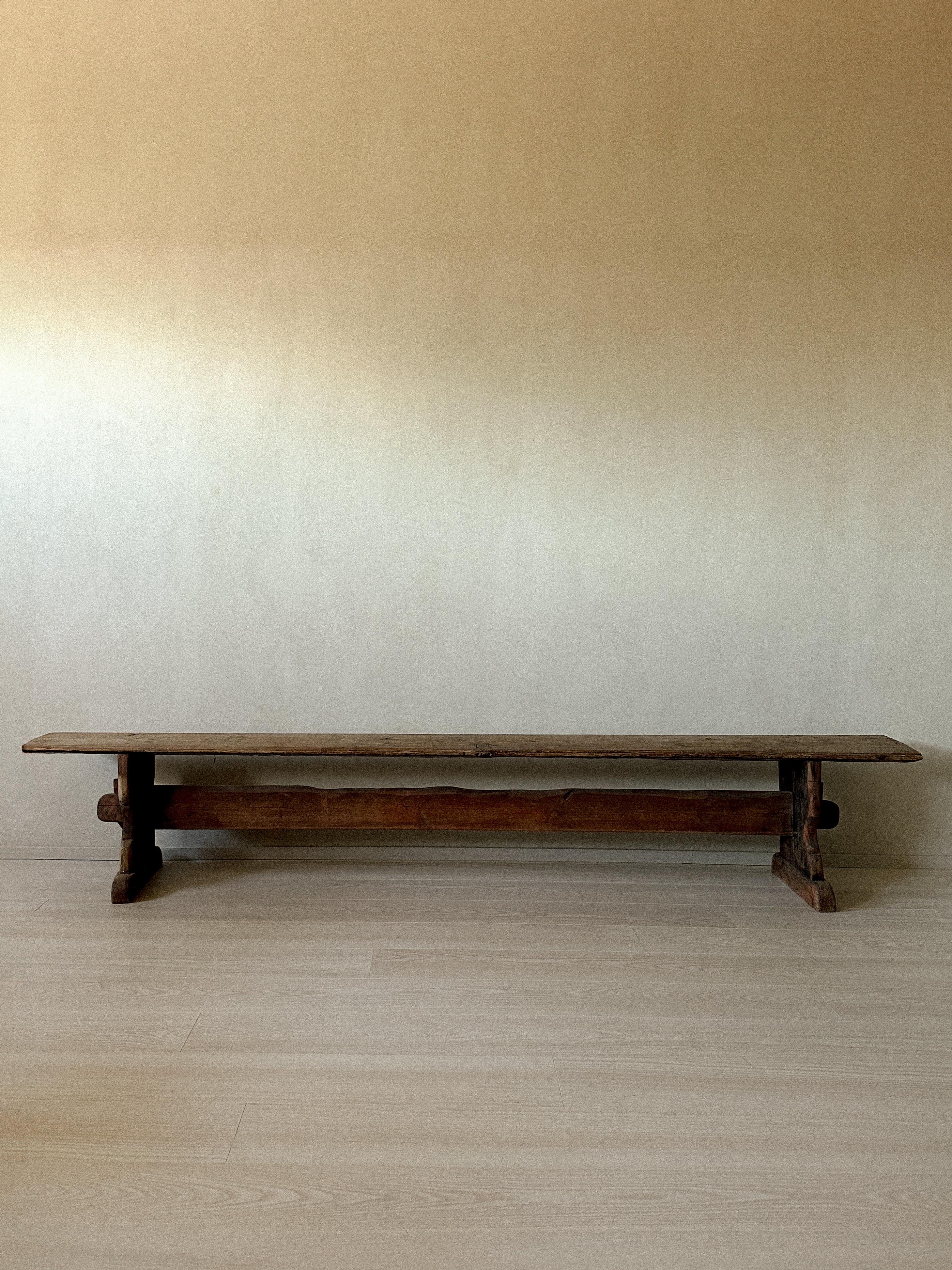 Norvégien Banc long primitif ancien en pin, Scandinavie, années 1800 en vente
