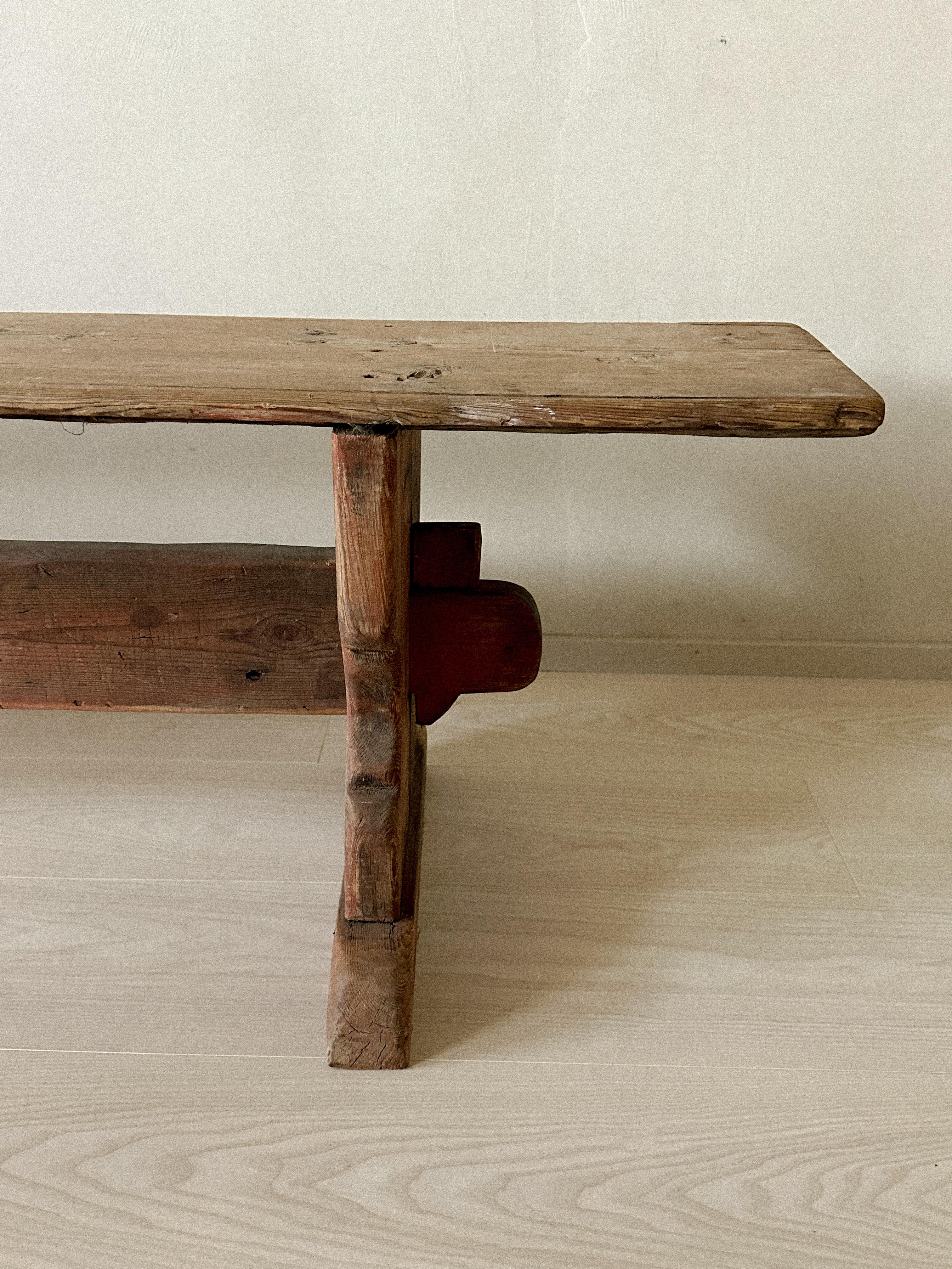 Banc long primitif ancien en pin, Scandinavie, années 1800 Bon état - En vente à Hønefoss, 30