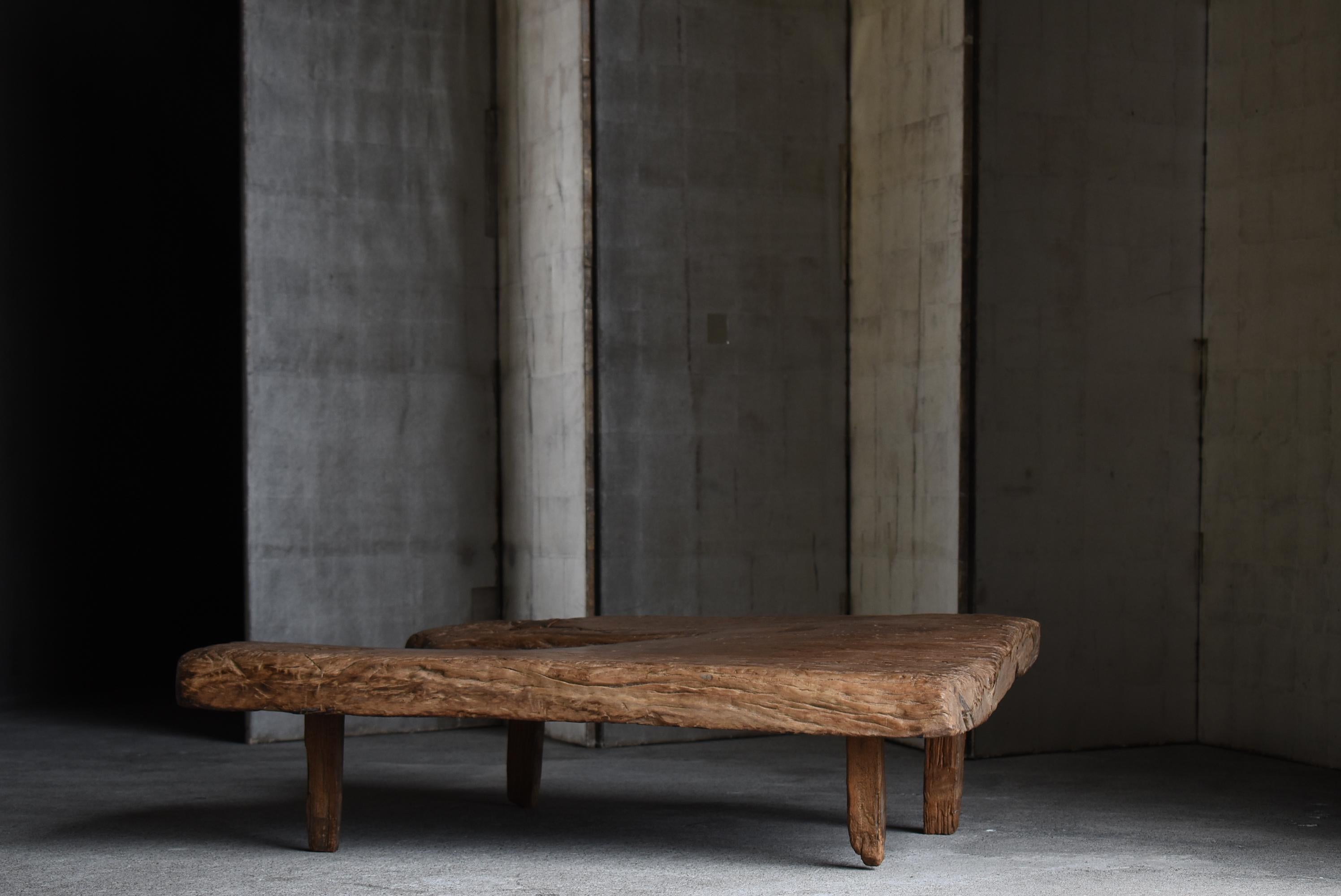 Primitive style low table or bench.
Since it is made of teak, we assume that the furniture was made in Indonesia.

The twisted thick teak wood is powerful and beautiful.
Solid teak wood this large is very rare and hard to find nowadays.

Although