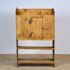 Ancienne armoire de ferme de campagne en pin moldavien, vers 1850