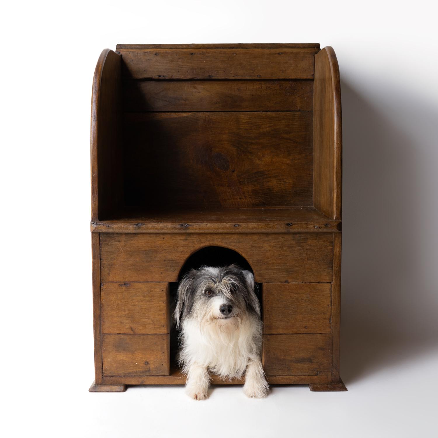 ANTIQUE OAK LAMBING CHAIR 

An extremely unusual designed lambing chair with an internal dog kennel underneath.

Made from solid, rich honey-coloured oak.

Of simple form with large arched sides and a generous seat raised on short feet.

A