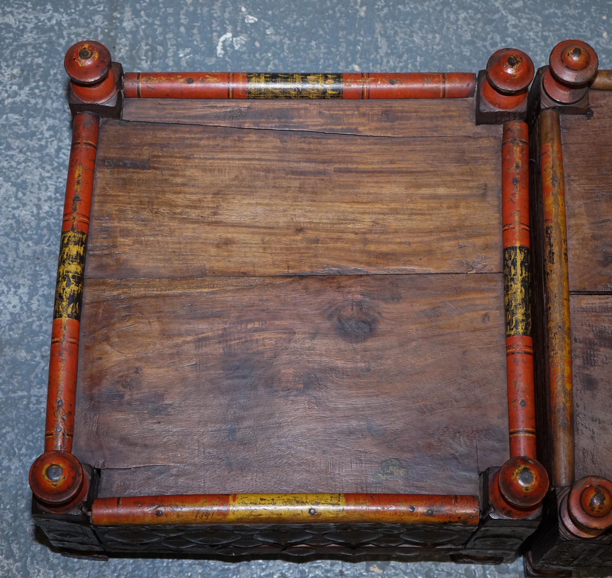TABLES D'INTÉRITION PRIMAIRES ET ORIENTALES ASIANES PAINTES À LA MAIN VERY DECORATiVE en vente 8