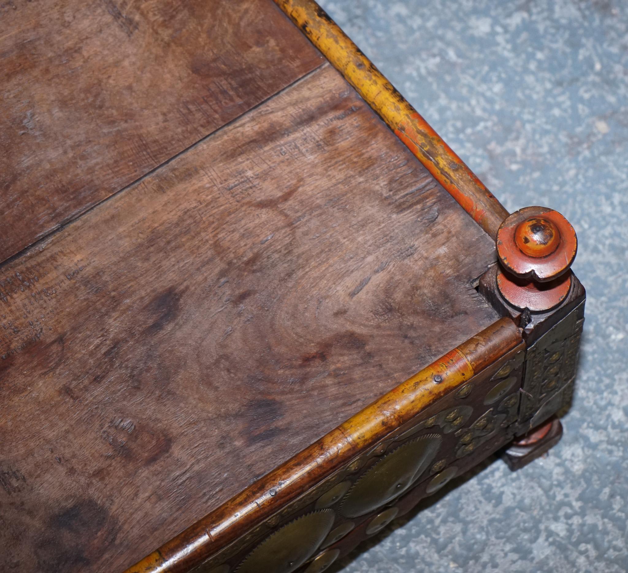 TABLES D'INTÉRITION PRIMAIRES ET ORIENTALES ASIANES PAINTES À LA MAIN VERY DECORATiVE en vente 11