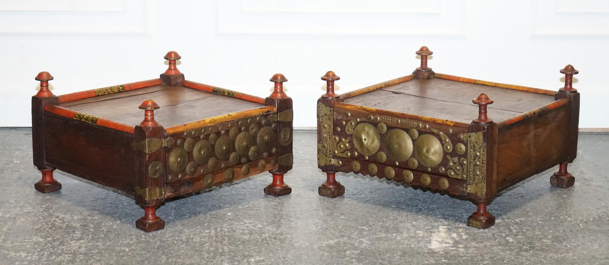 TABLES D'INTÉRITION PRIMAIRES ET ORIENTALES ASIANES PAINTES À LA MAIN VERY DECORATiVE en vente 12