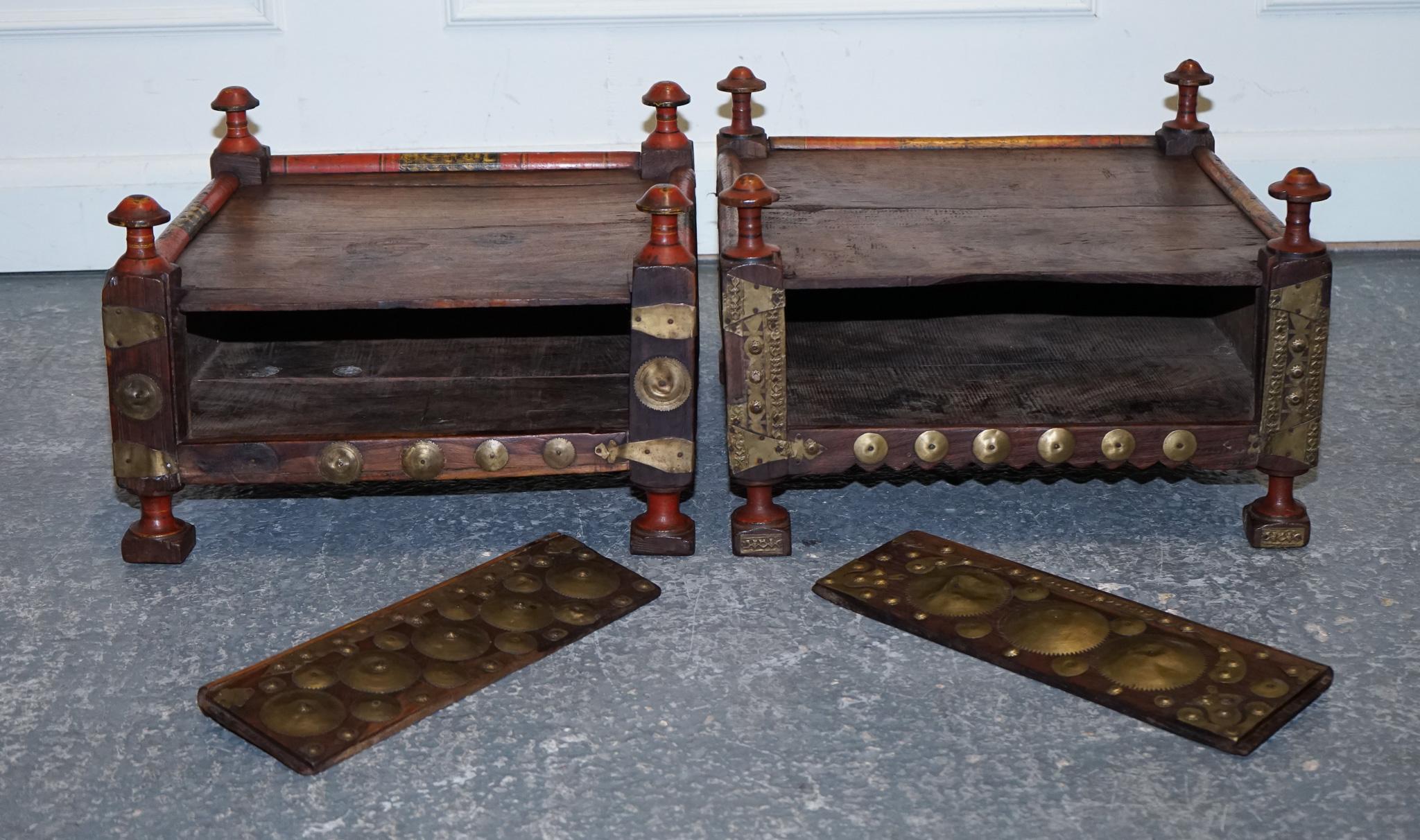 TABLES D'INTÉRITION PRIMAIRES ET ORIENTALES ASIANES PAINTES À LA MAIN VERY DECORATiVE en vente 1