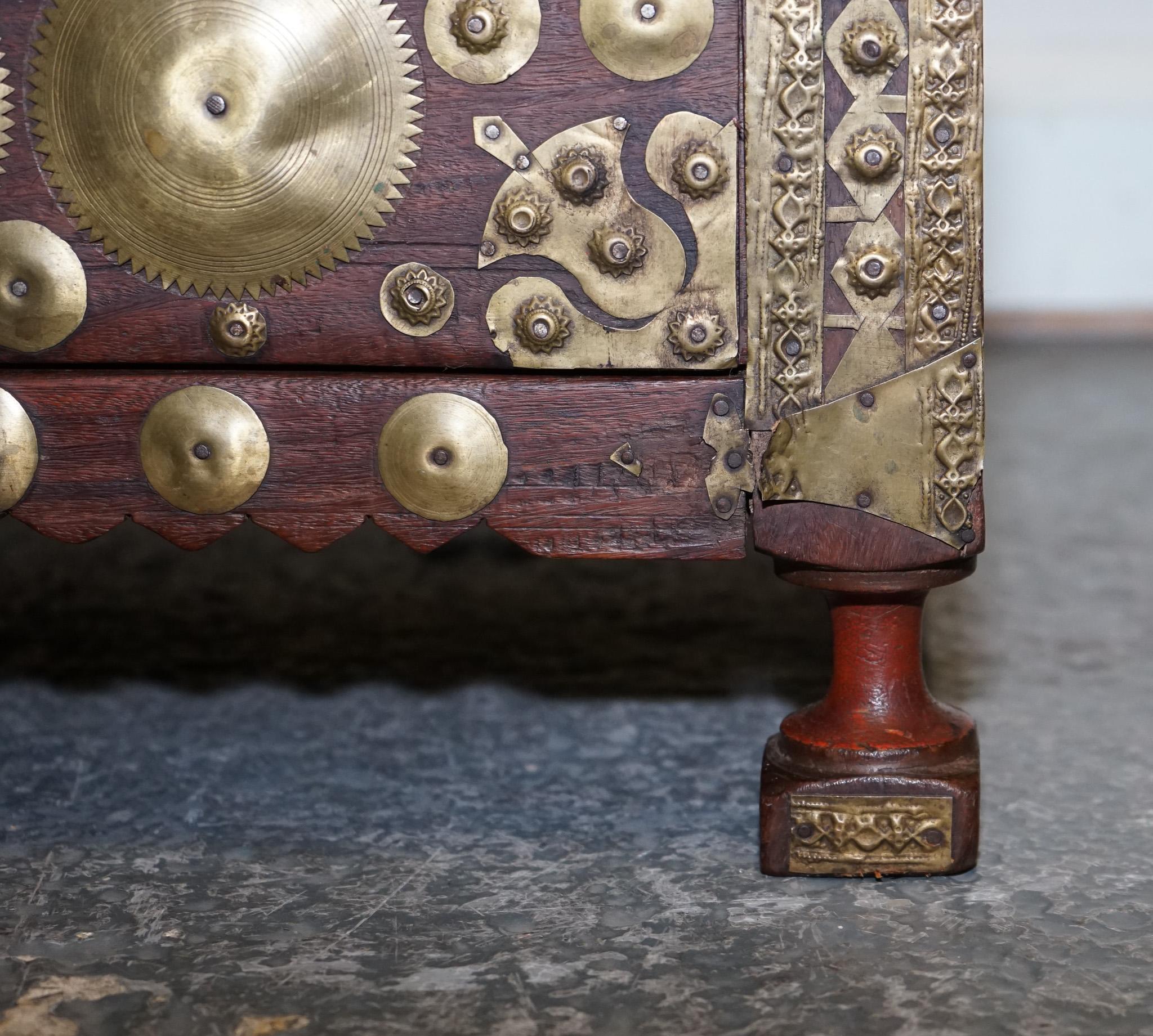 TABLES D'INTÉRITION PRIMAIRES ET ORIENTALES ASIANES PAINTES À LA MAIN VERY DECORATiVE en vente 2