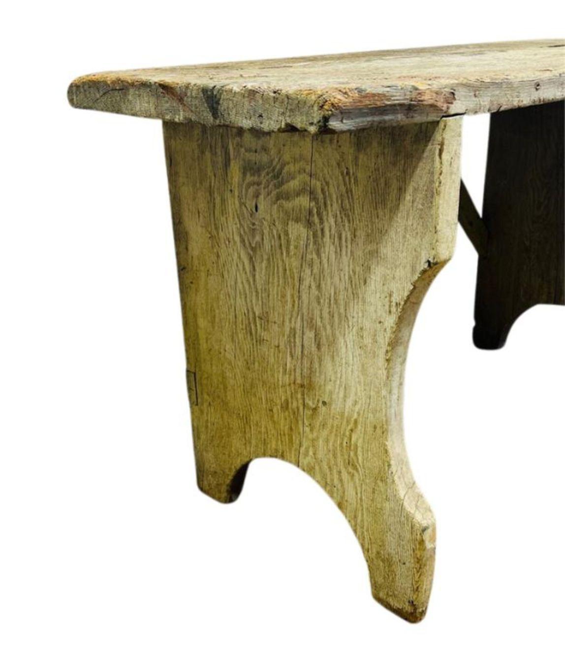 Américain Ancien banc de seau en pin peint de style primitif américain 19ème siècle, fabriqué à la main en vente