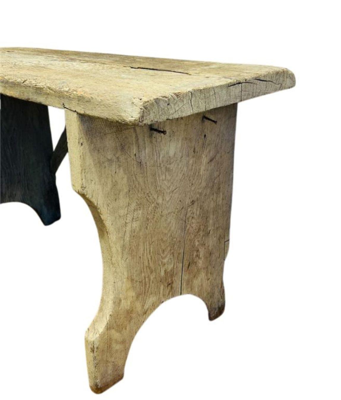 Fait main Ancien banc de seau en pin peint de style primitif américain 19ème siècle, fabriqué à la main en vente
