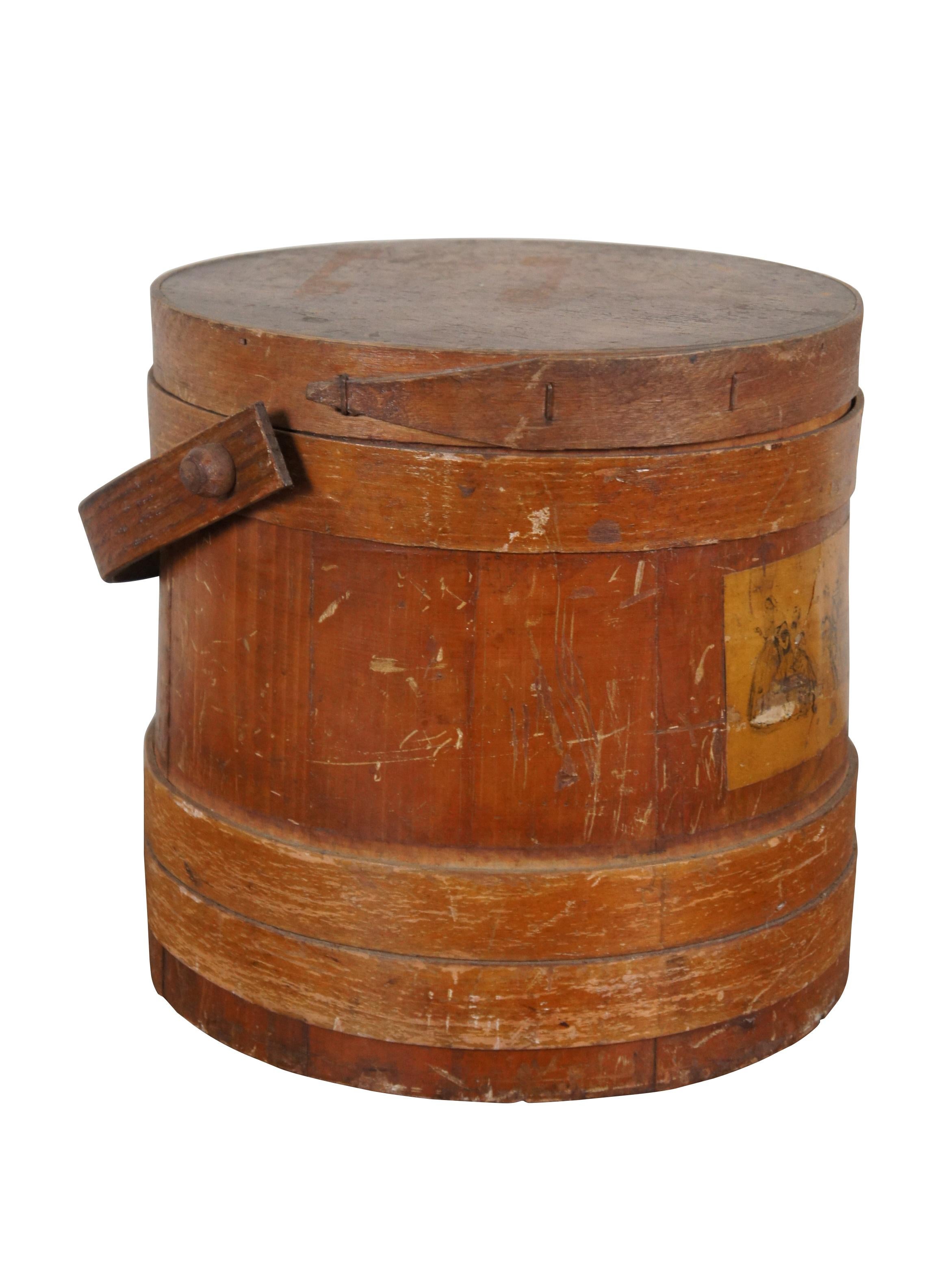 Antiguo cubo de madera curvada de pino con tapa de abeto de granja Cesta con tapa Bail 11