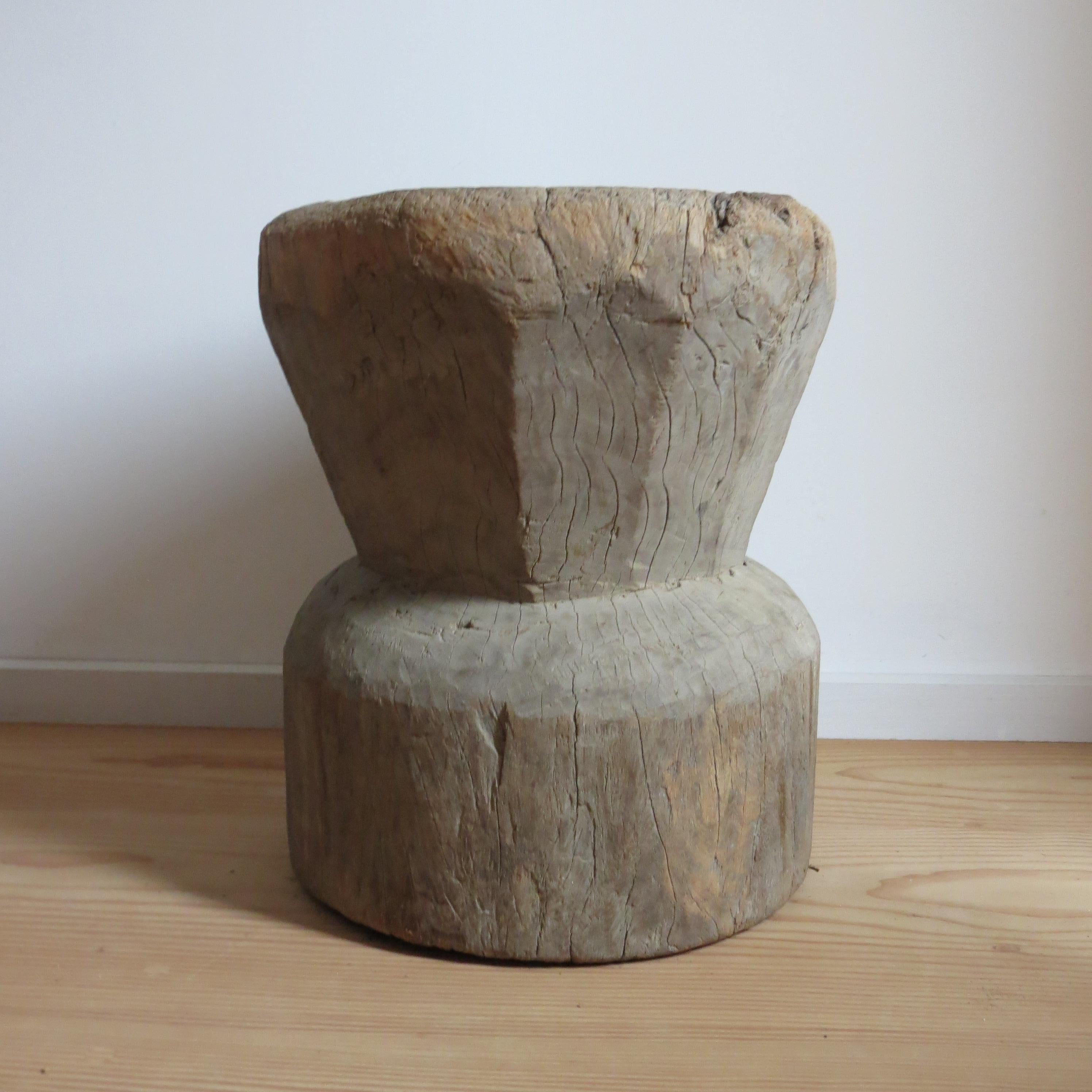Ancienne table ou tabouret africain de style primitif rustique grand format Mortar en bois massif en vente 2