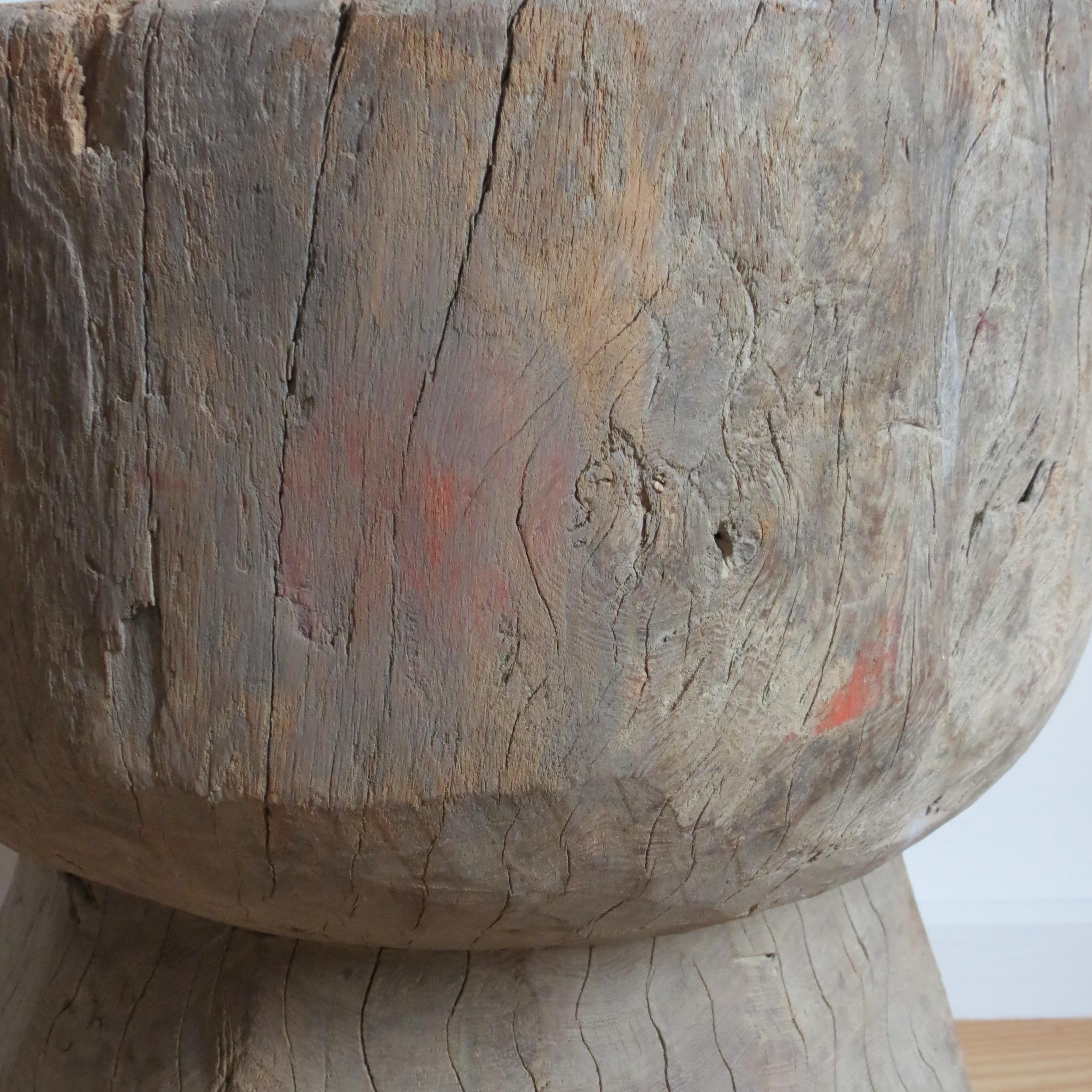 20ième siècle Ancienne table ou tabouret africain de style primitif rustique grand format Mortar en bois massif en vente