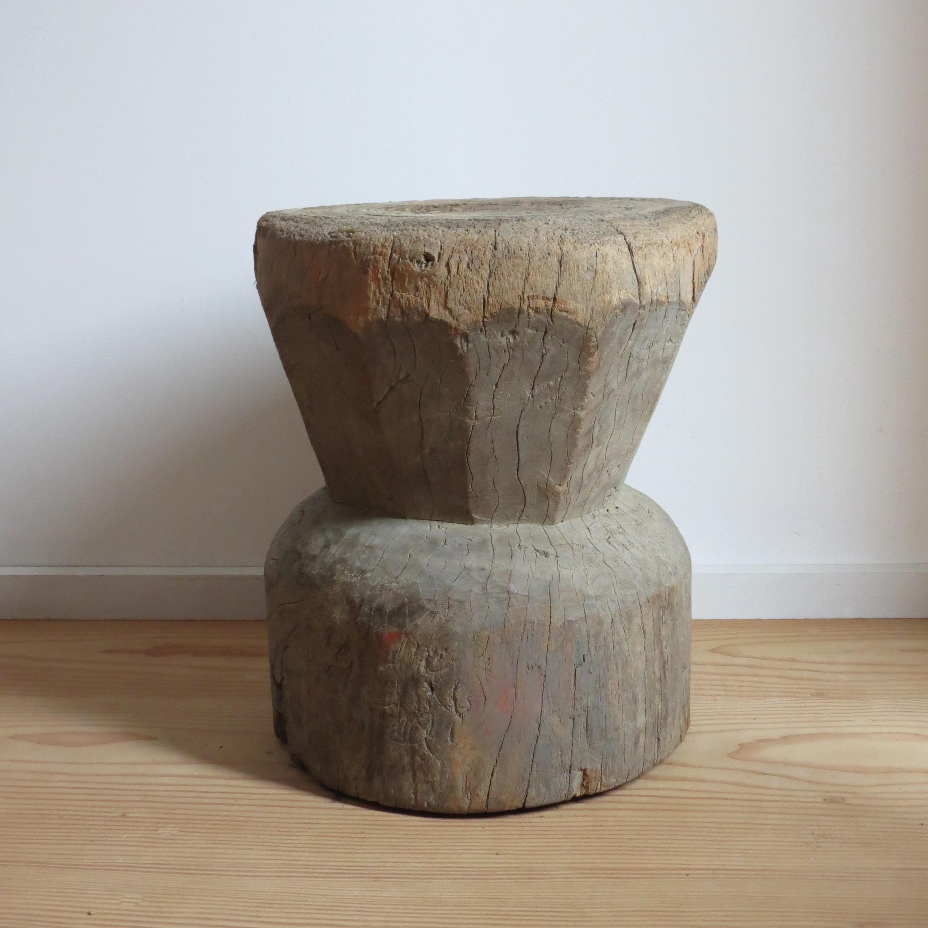 Ancienne table ou tabouret africain de style primitif rustique grand format Mortar en bois massif en vente 1