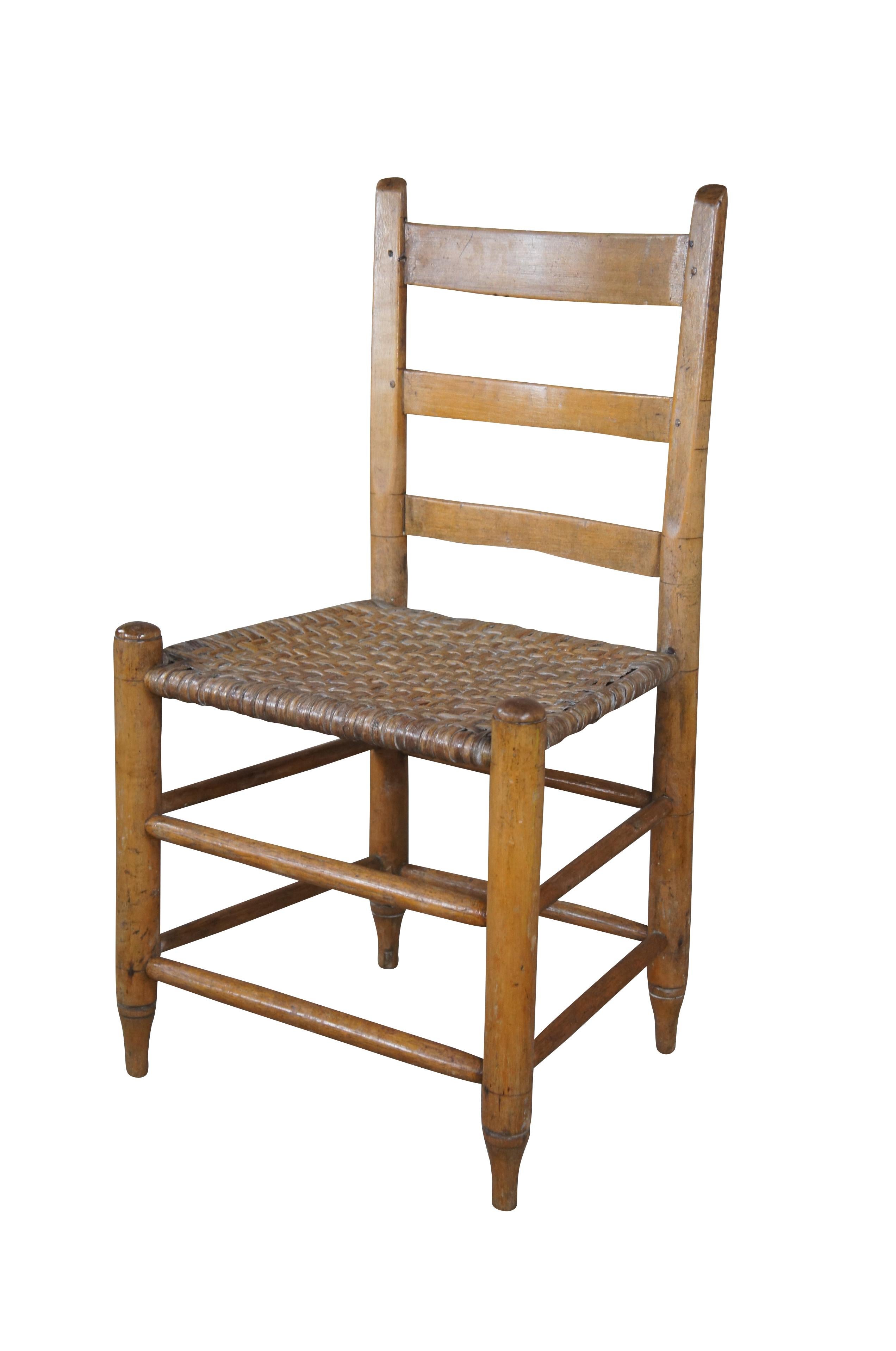 Antique Primitive Shaker Maple Farmhouse Thumb Back Ladderback Rush Chair  In Good Condition For Sale In Dayton, OH