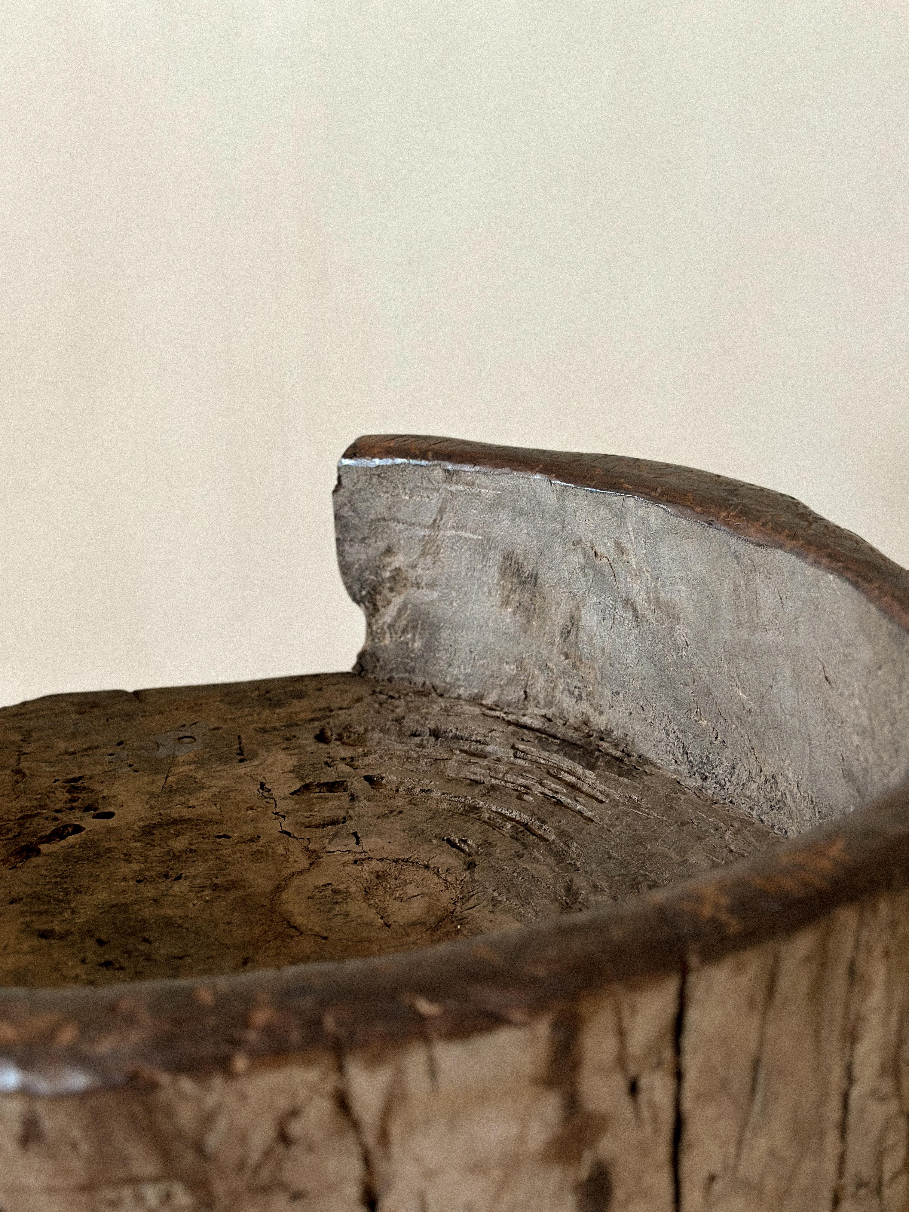 Antique Primitive Side Table, Scandinavian Wabi Sabi, c 1600s In Good Condition For Sale In Hønefoss, 30