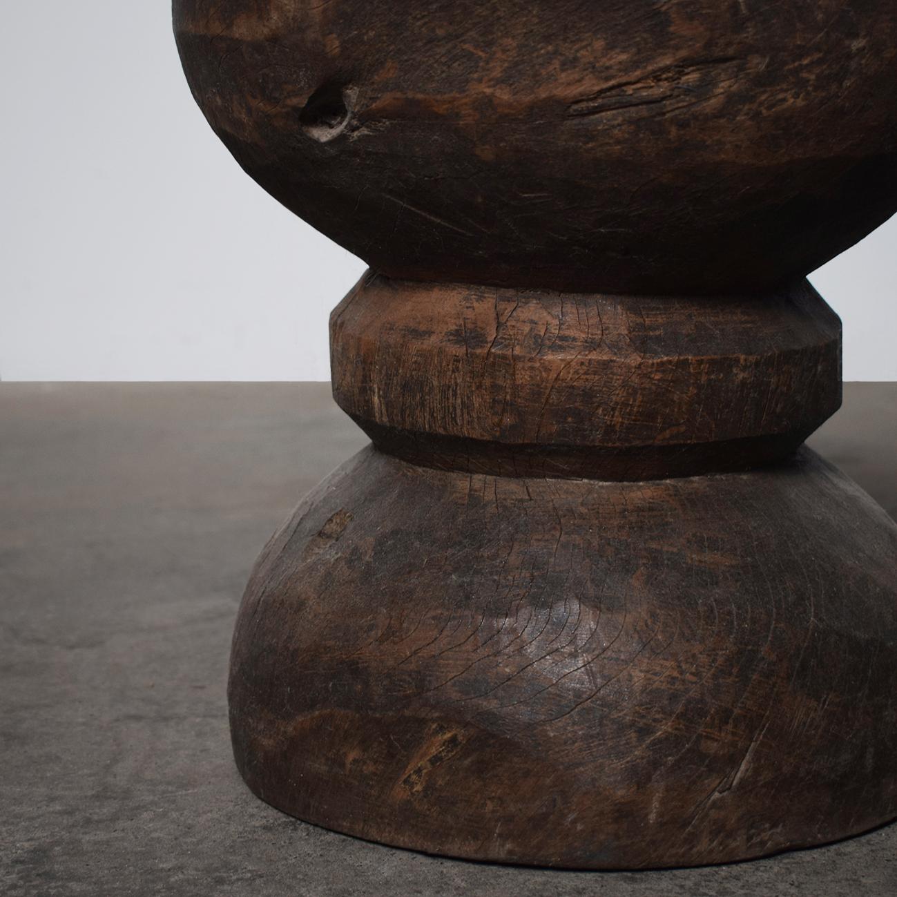 Primitif Tabouret primitif/mortar 1860s-1920s/table d'appoint Wabisabi Naga Tribe en vente