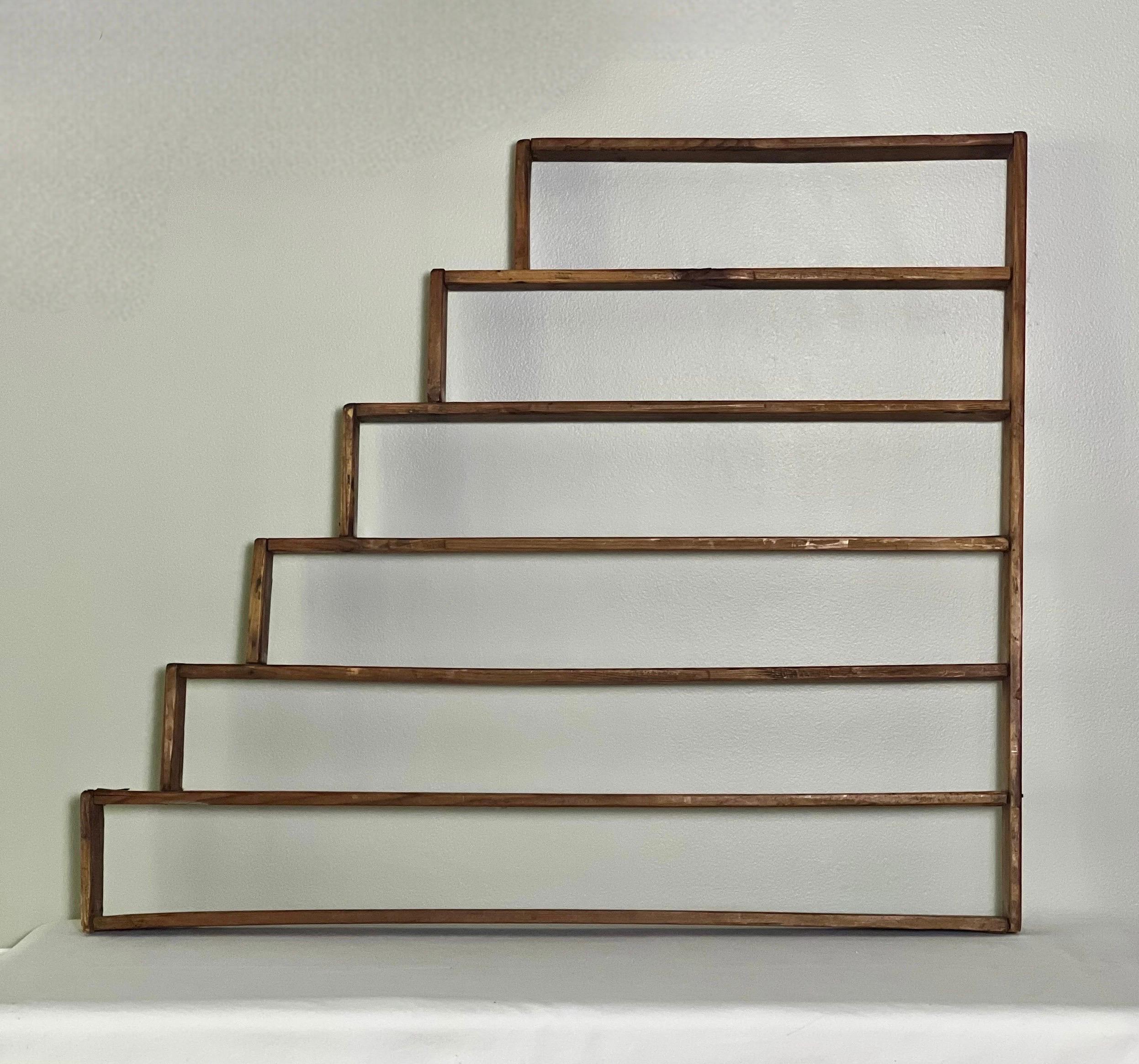 Early 20th Century Primitive Tobacco Leaf Sizer Sorter Shelves In Good Condition In Doylestown, PA