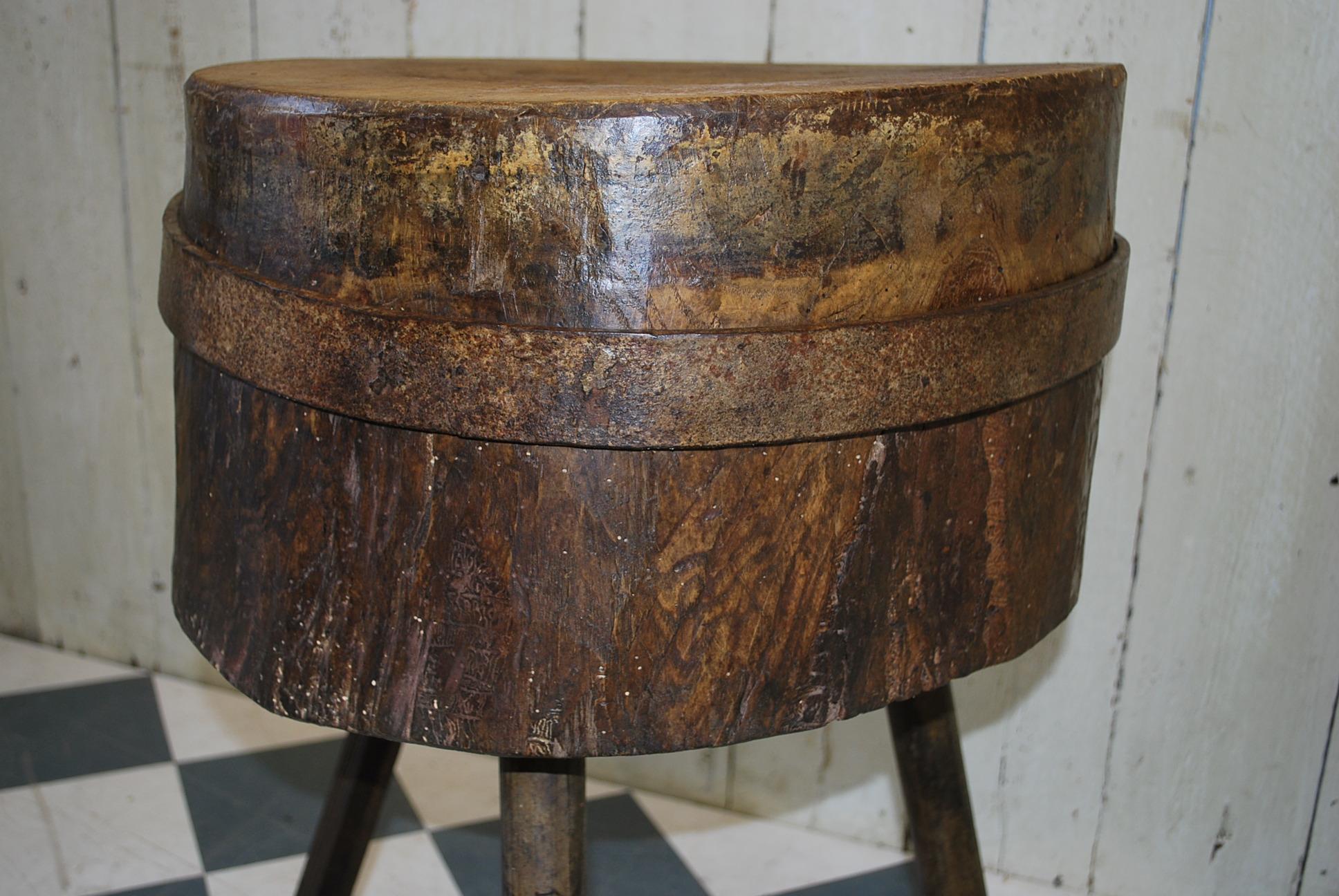 Antique Primitive Tripod Chopping Block In Fair Condition For Sale In Winchcombe, Gloucesteshire