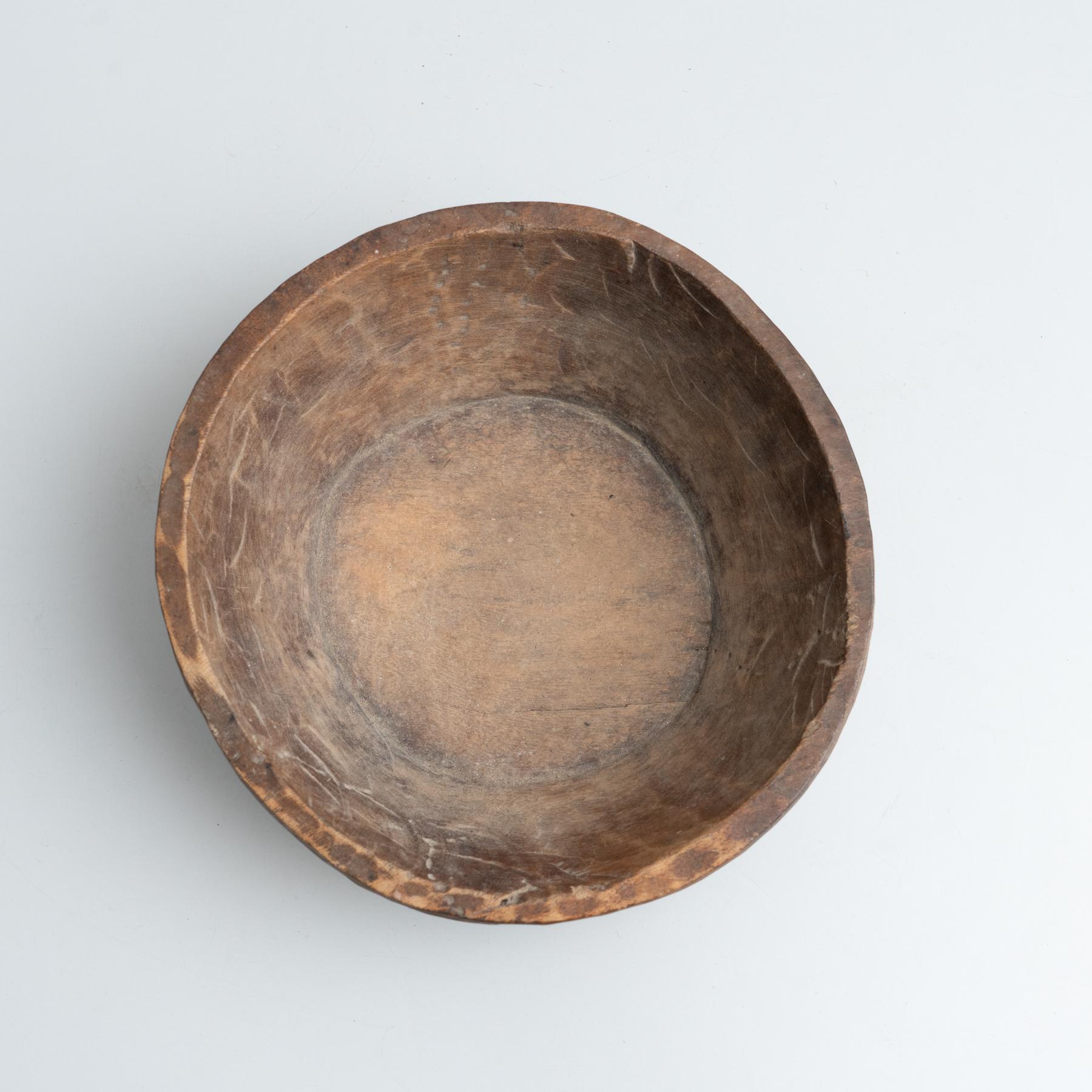 Antike primitive Wood Bowl, um 1960 im Angebot 1