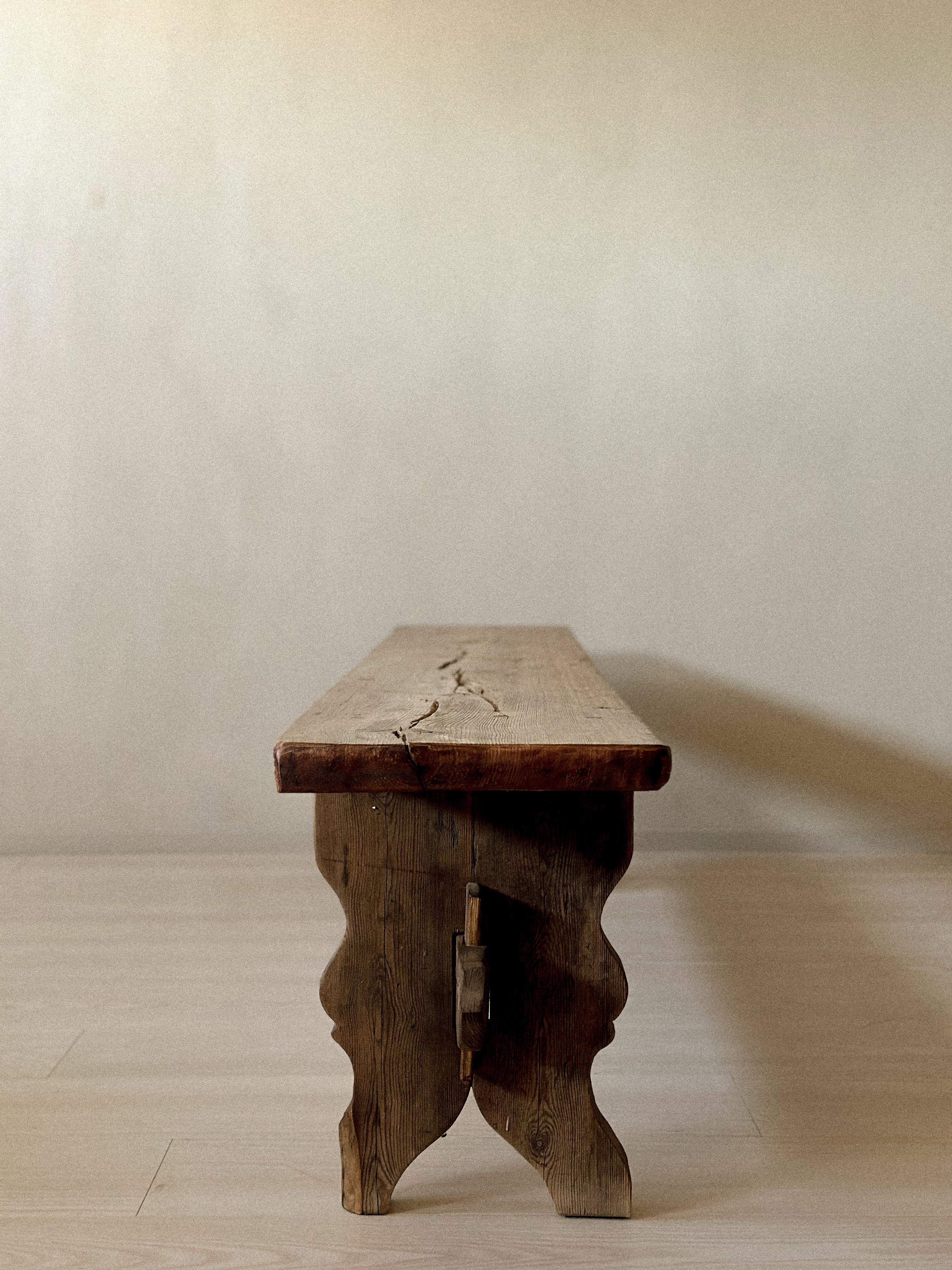 Banc primitif antique en pin, Scandinavie, années 1800 Bon état - En vente à Hønefoss, 30