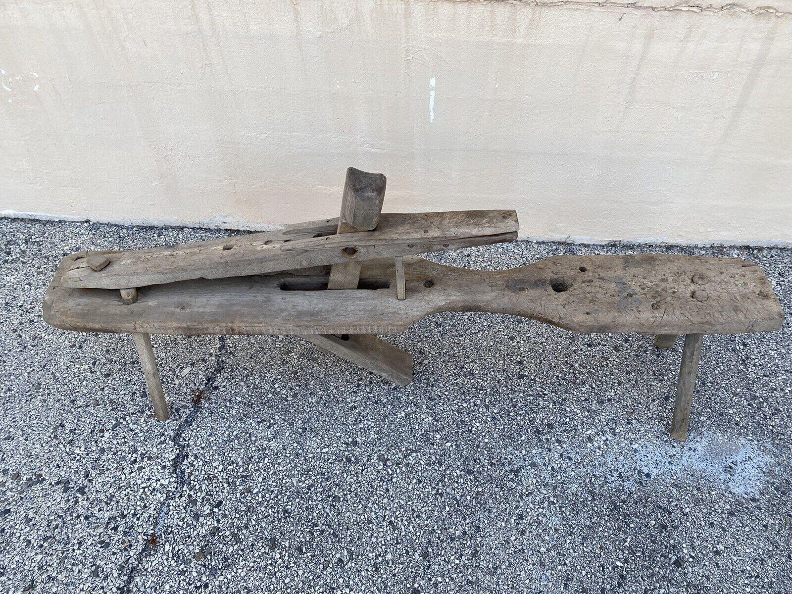 Primitivo Antico Meccanismo di legno primitivo per falegnami per la rasatura del cavallo da barba lungo da lavoro in vendita