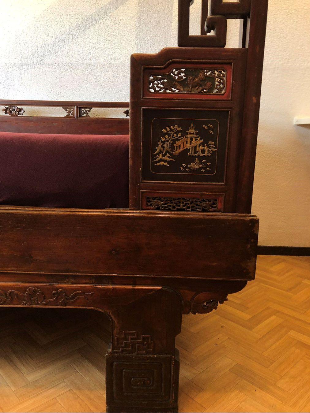 Magnificent antique Princess bed from China
circa 1890, end of the Qing dynasty with beautiful carvings

Measurements: 220 x 216 x 123 cm
Without nails or screws. Wooden joinery technique.

 