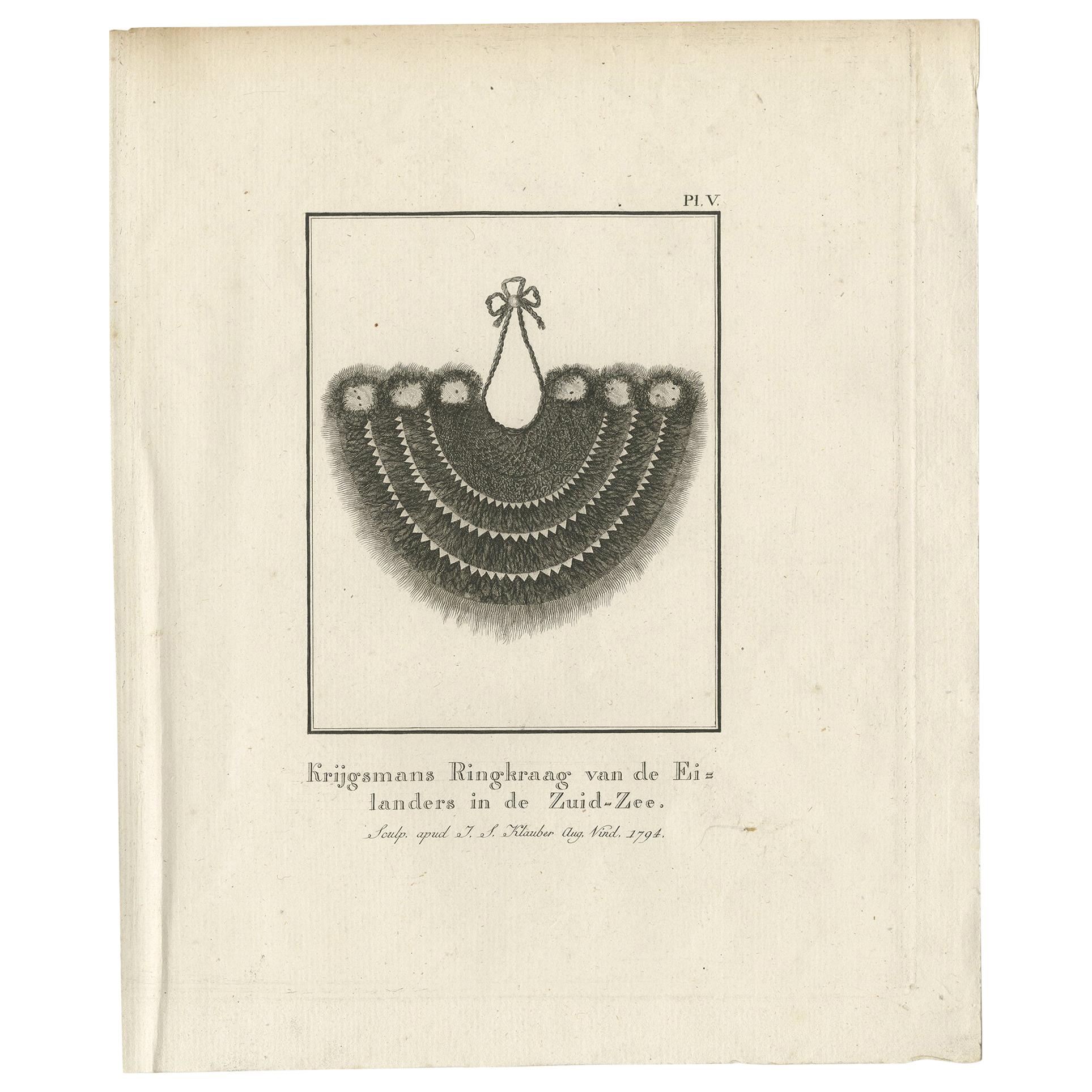 Antiker Druck mit der Darstellung eines Teils eines einheimischen Kostüms von Cook, 1803