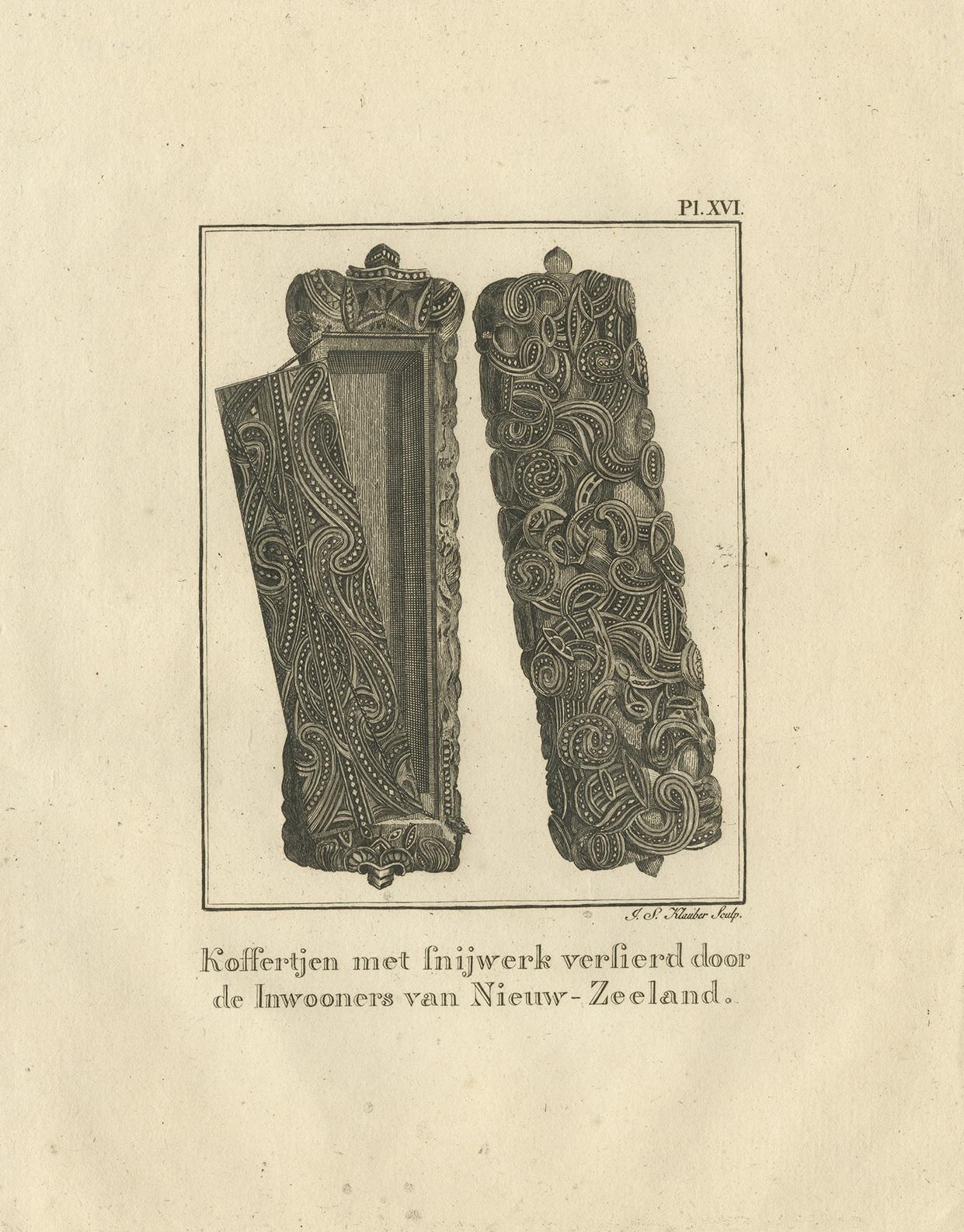 Antique print titled 'Koffertjen met snijwerk versierd door de Inwooners van Nieuw-Zeeland'. This print depicts a wooden box, decorated with wood carving by the inhabitants of New Zealand. Originates from 'Reizen Rondom de Waereld door James Cook