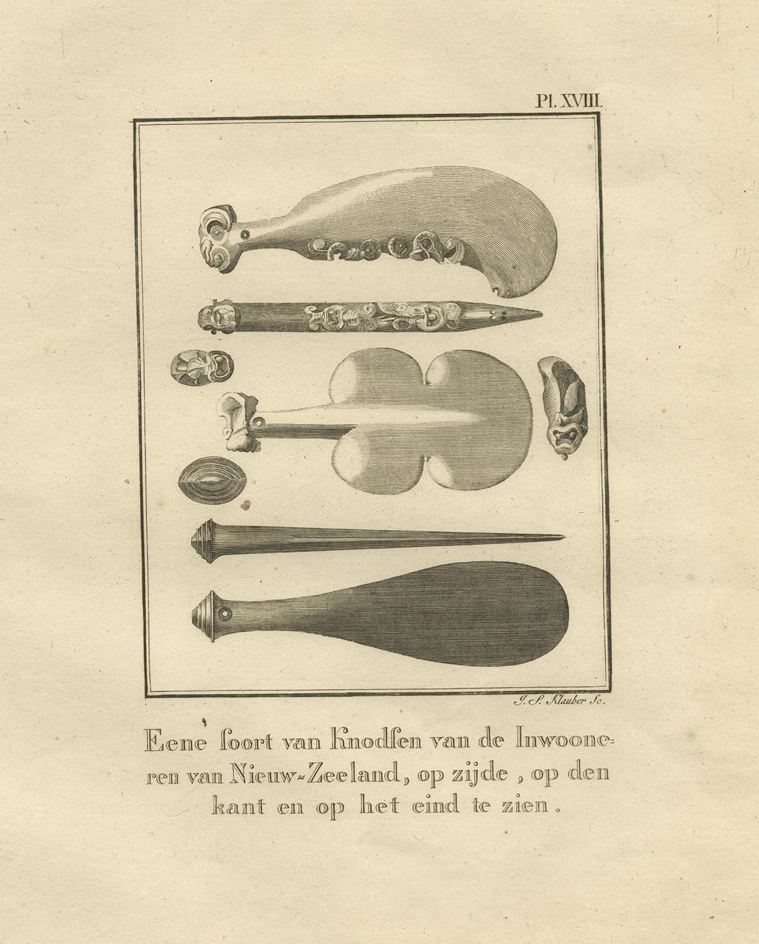 Antique print titled 'Eene soort van Knodsen van de Inwooneren van Nieuw-Zeeland, op zijde, op den kant en op het eind te zien'. This print depicts some kind of 'clubs' used by the inhabitants of New Zealand. Originates from 'Reizen Rondom de