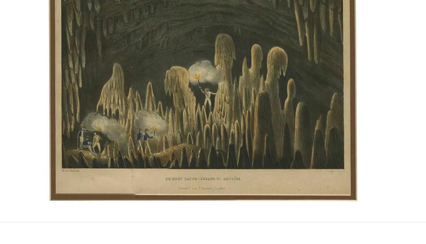 This print is titled: 'De grot Batoe-Lobang op Amboina' and is based on a drawing of M. Ver Huel. It originates from Reinwardt's 'Reis naar het Oostelijk gedeelte van den Indischen Archipel.