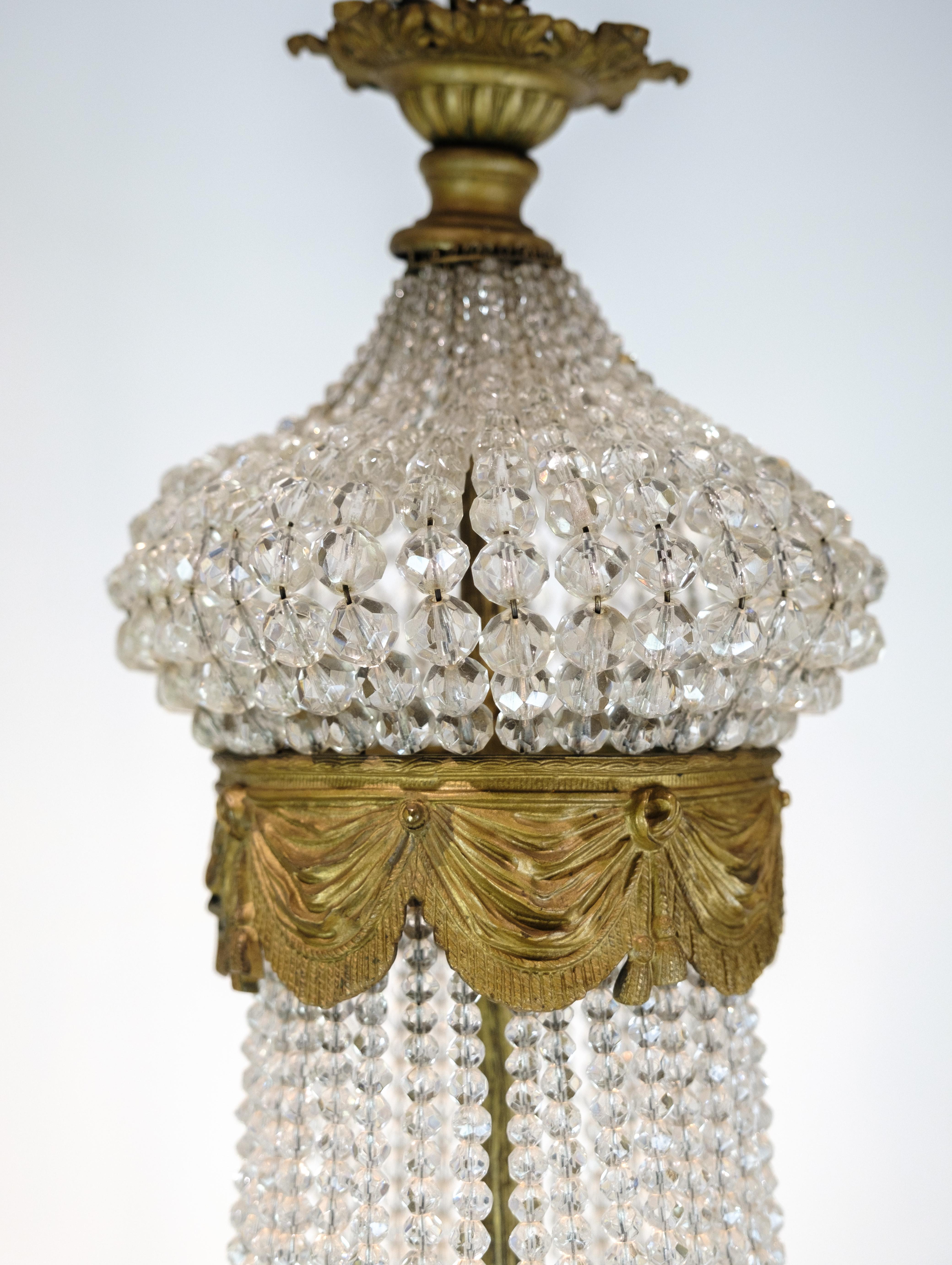 Cristallo Antico lampadario a prisma decorato in ottone, bronzo e cristalli del 1890 in vendita
