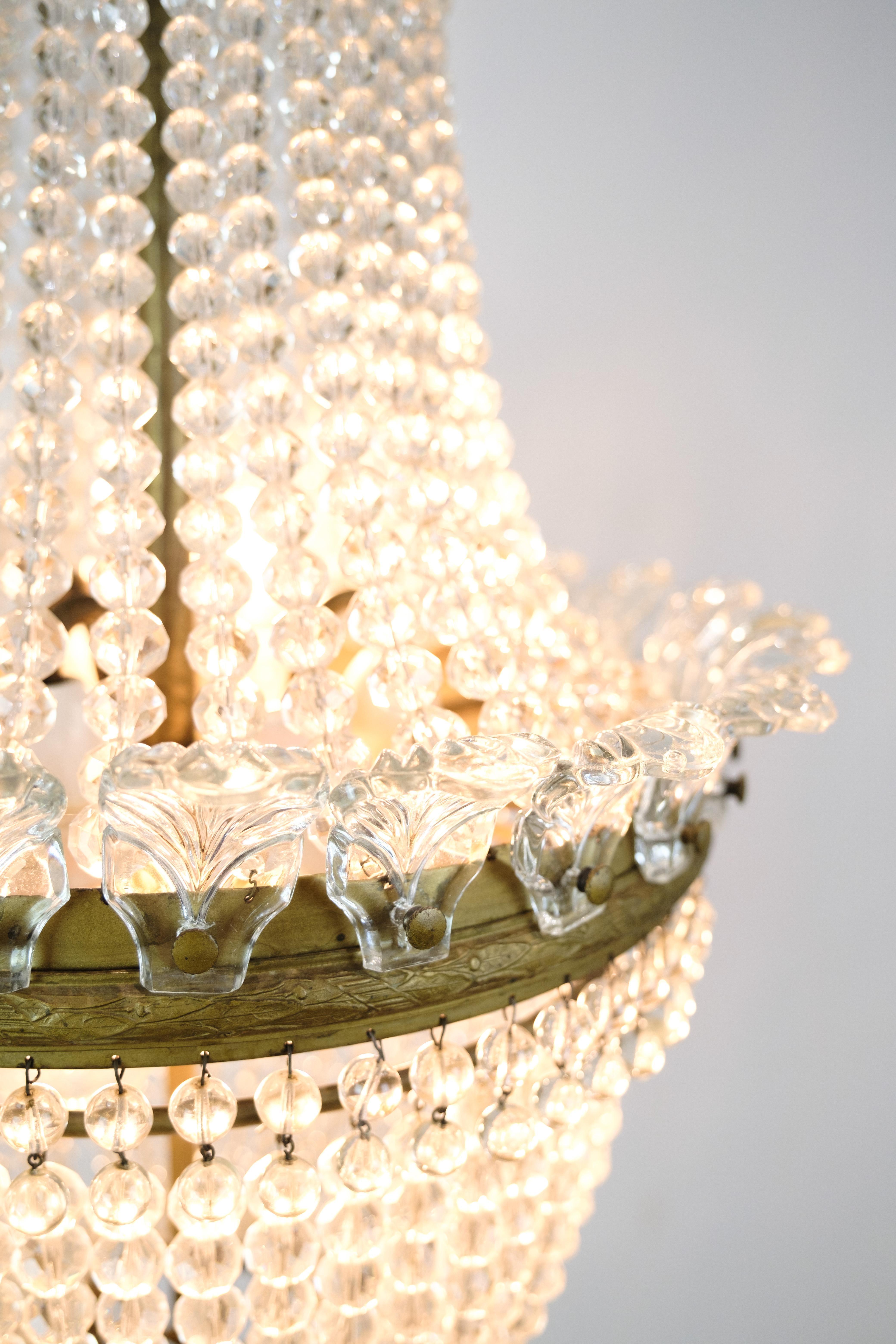 Antico lampadario a prisma decorato in ottone, bronzo e cristalli del 1890 in vendita 2