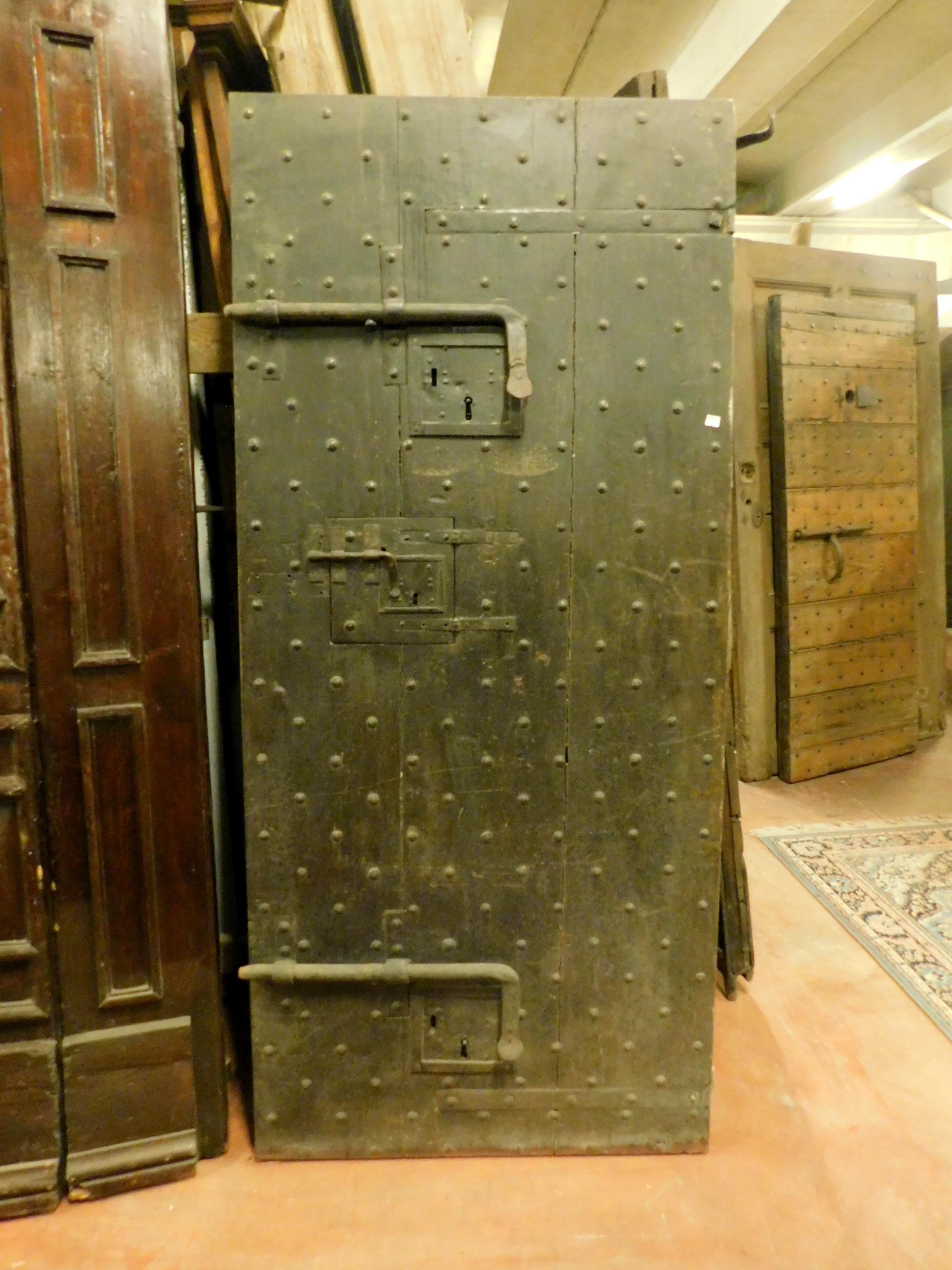 Antique prison door in black wood with nails, Italian  In Good Condition In Cuneo, Italy (CN)