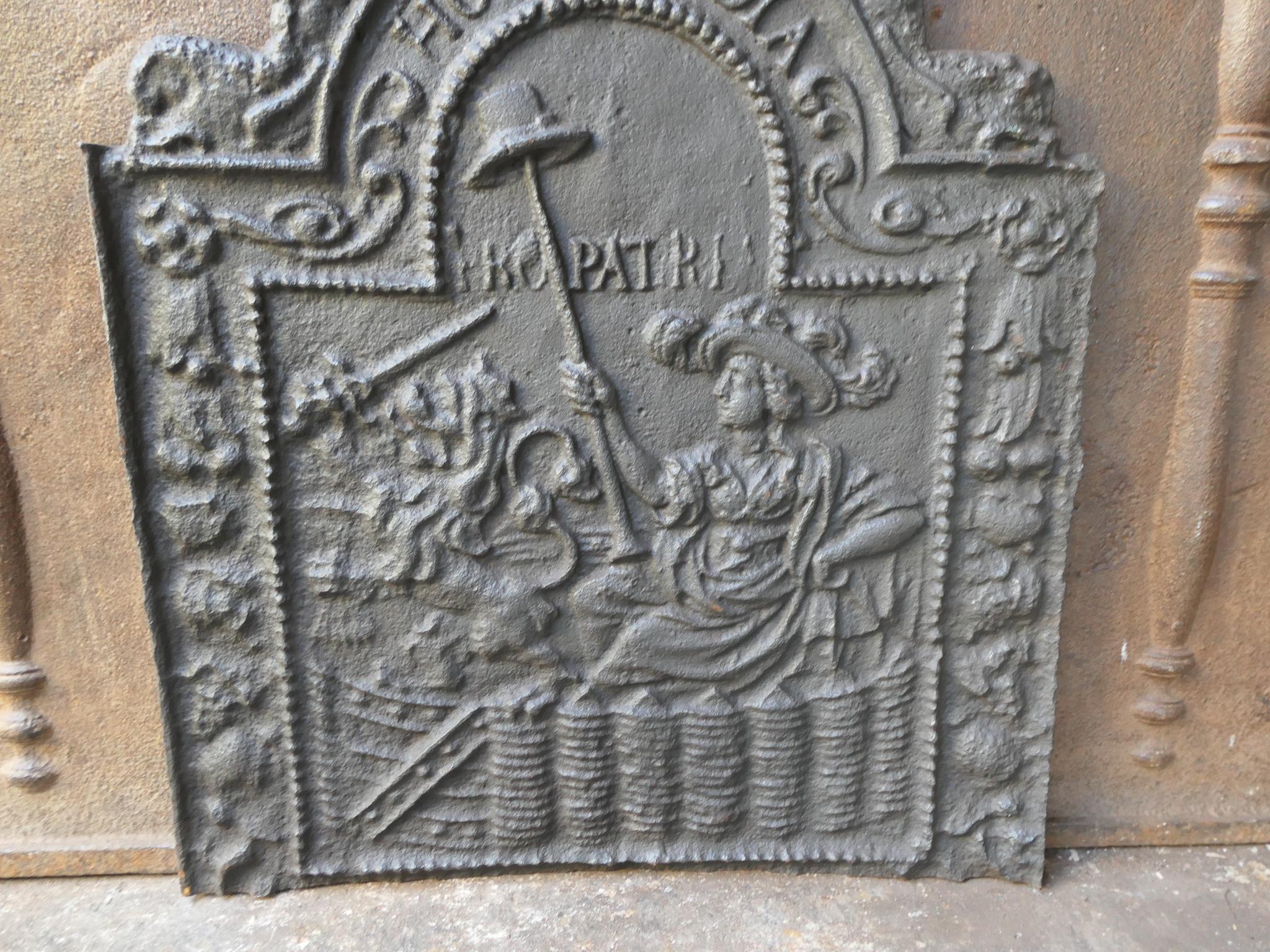 Antique 'Pro Patria' Fireback, 17th Century In Good Condition In Soest, NL