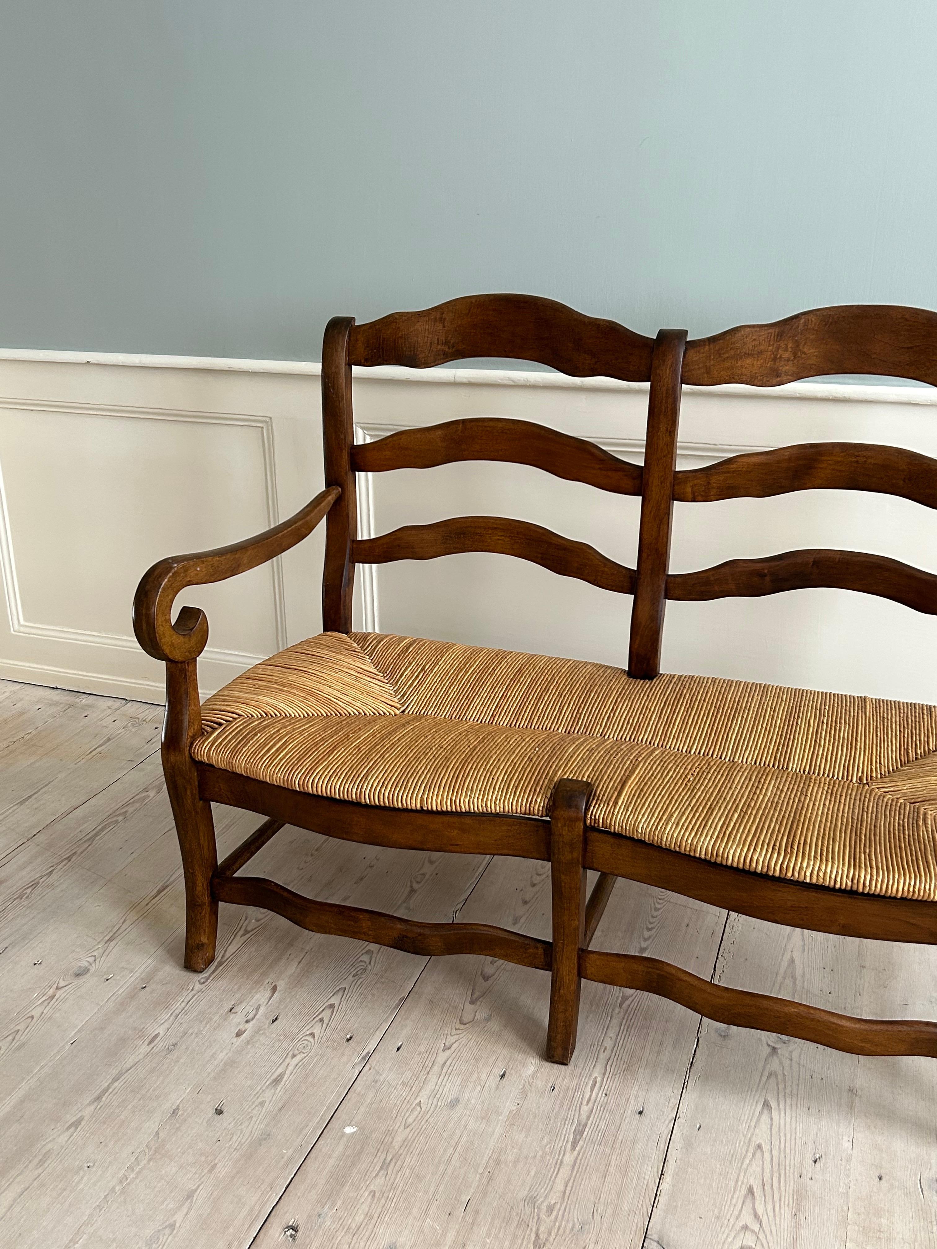 Antique Provence Bench in Curved Wood with Rush Seat, France, 19th Century In Good Condition For Sale In Copenhagen K, DK