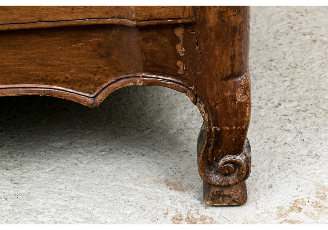 Provincial français Ancienne commode provinciale de campagne française en vente