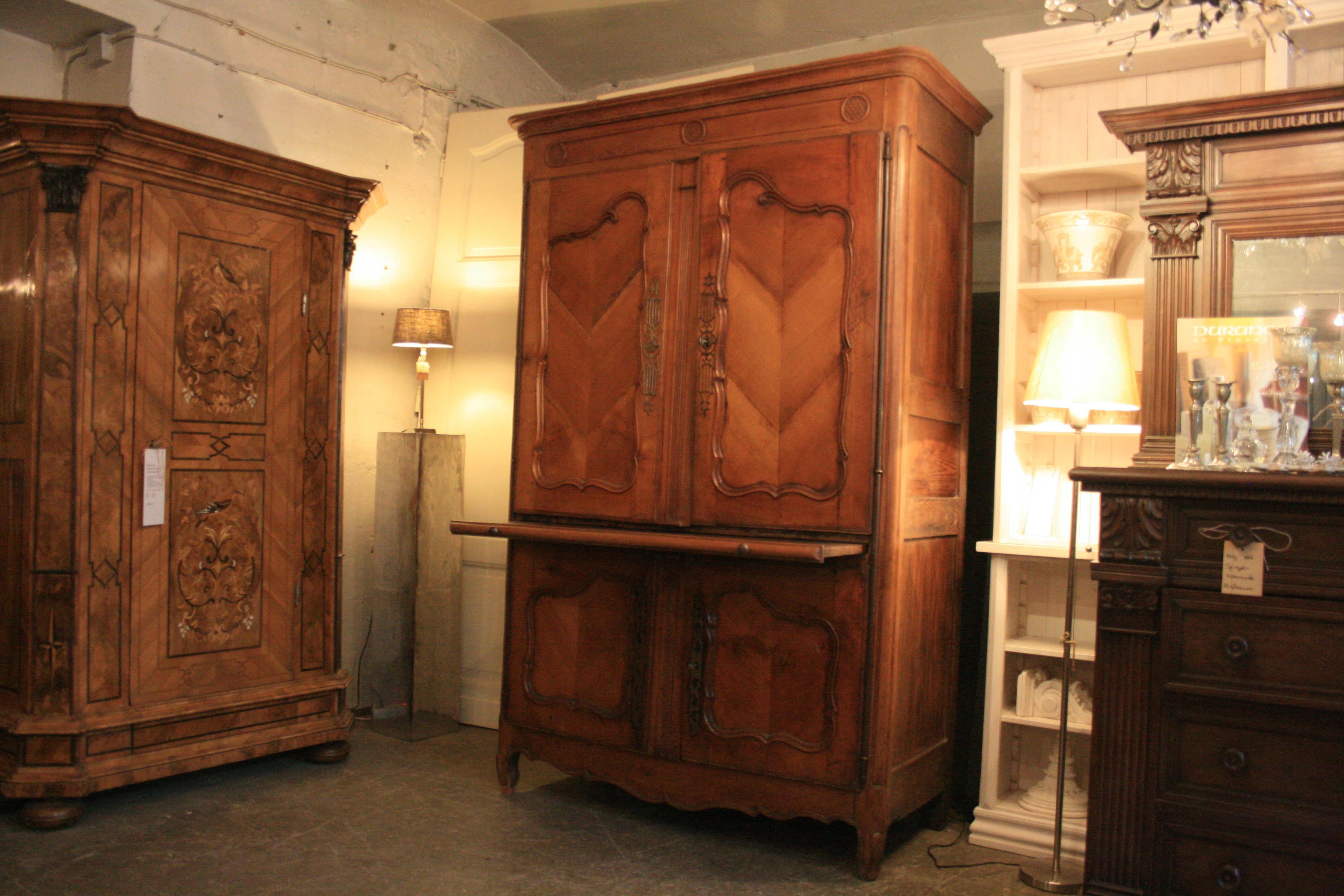 18th Century French Provincial Cherry and Oak Louis XV Cabinet In Good Condition In Dusseldorf, DE