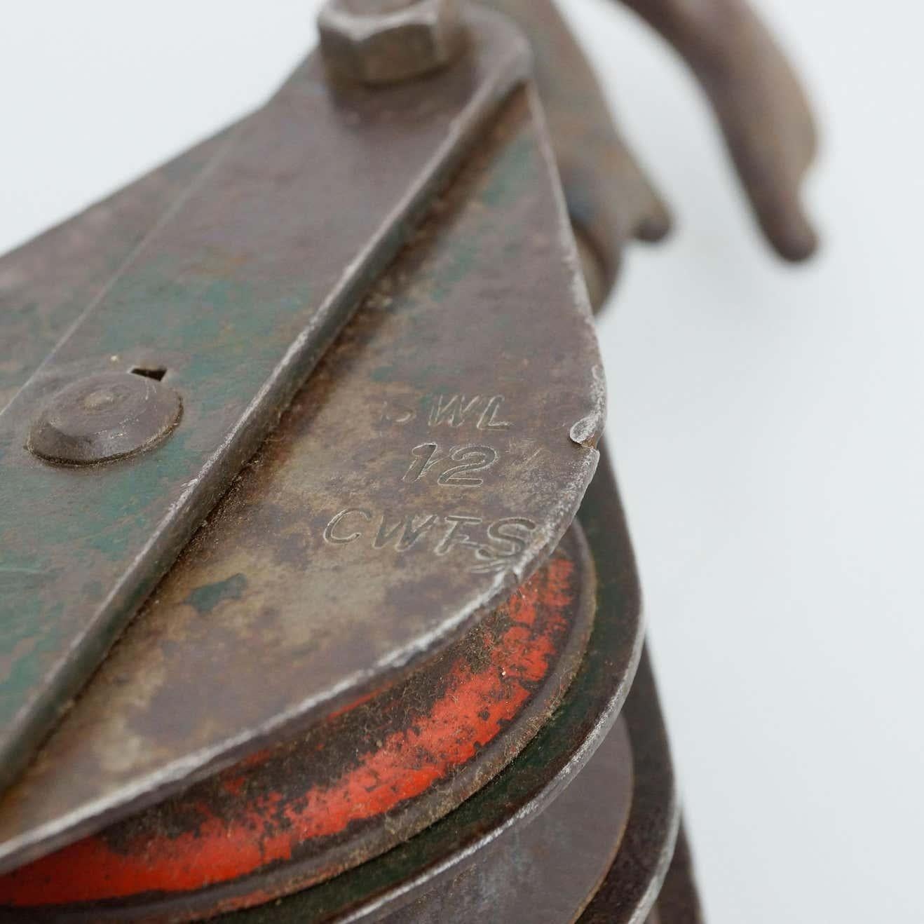 Antiker Flaschenzughaken aus Metall, um 1940 im Angebot 4