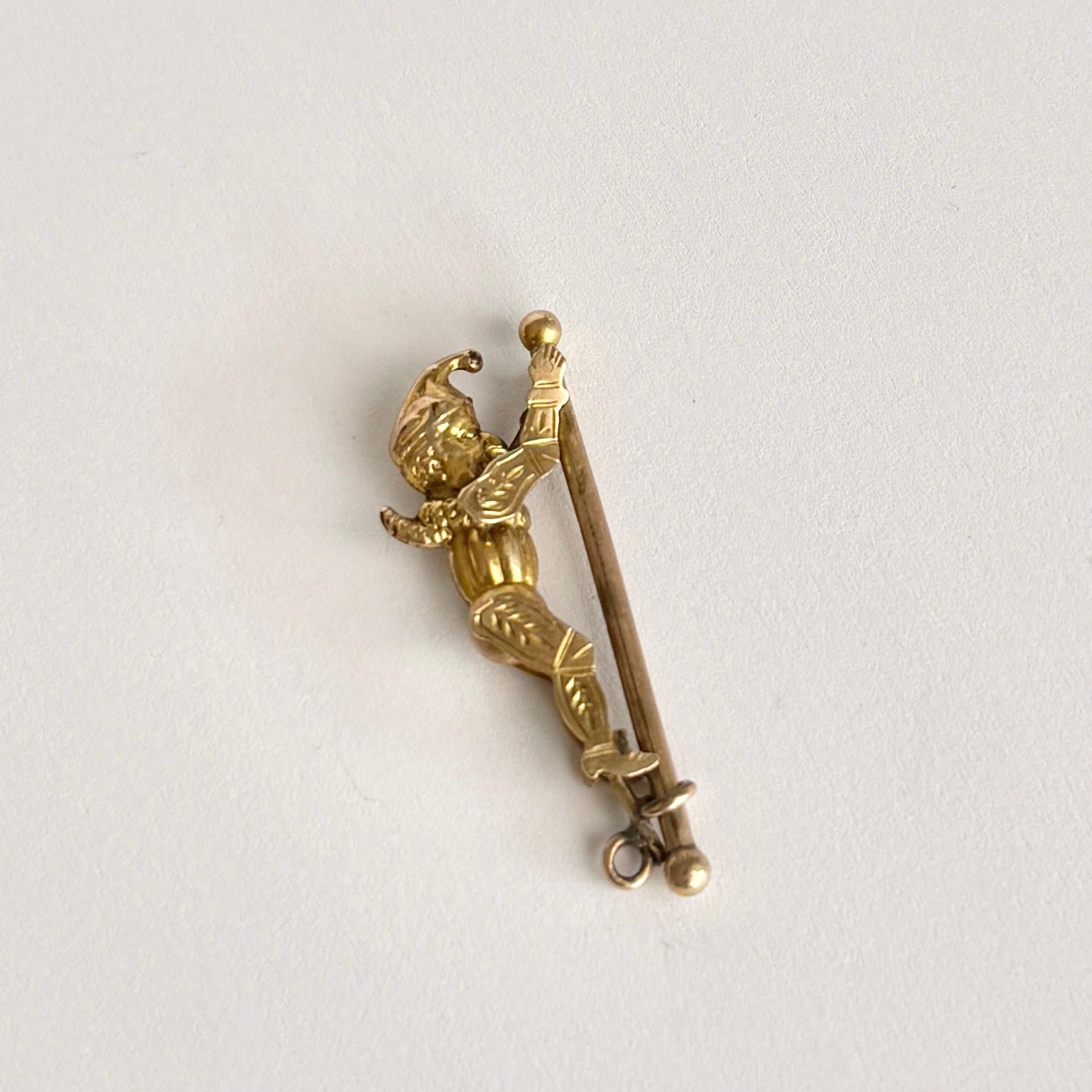Cette breloque est modelée en or 9 carats. Il s'agit du personnage 