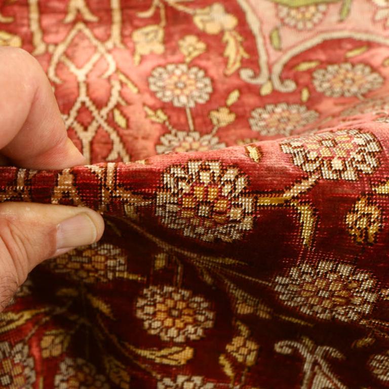 Annodato a mano Tappeto Herekeh antico in pura seta - Dimensioni: 4'10x3'6 in vendita