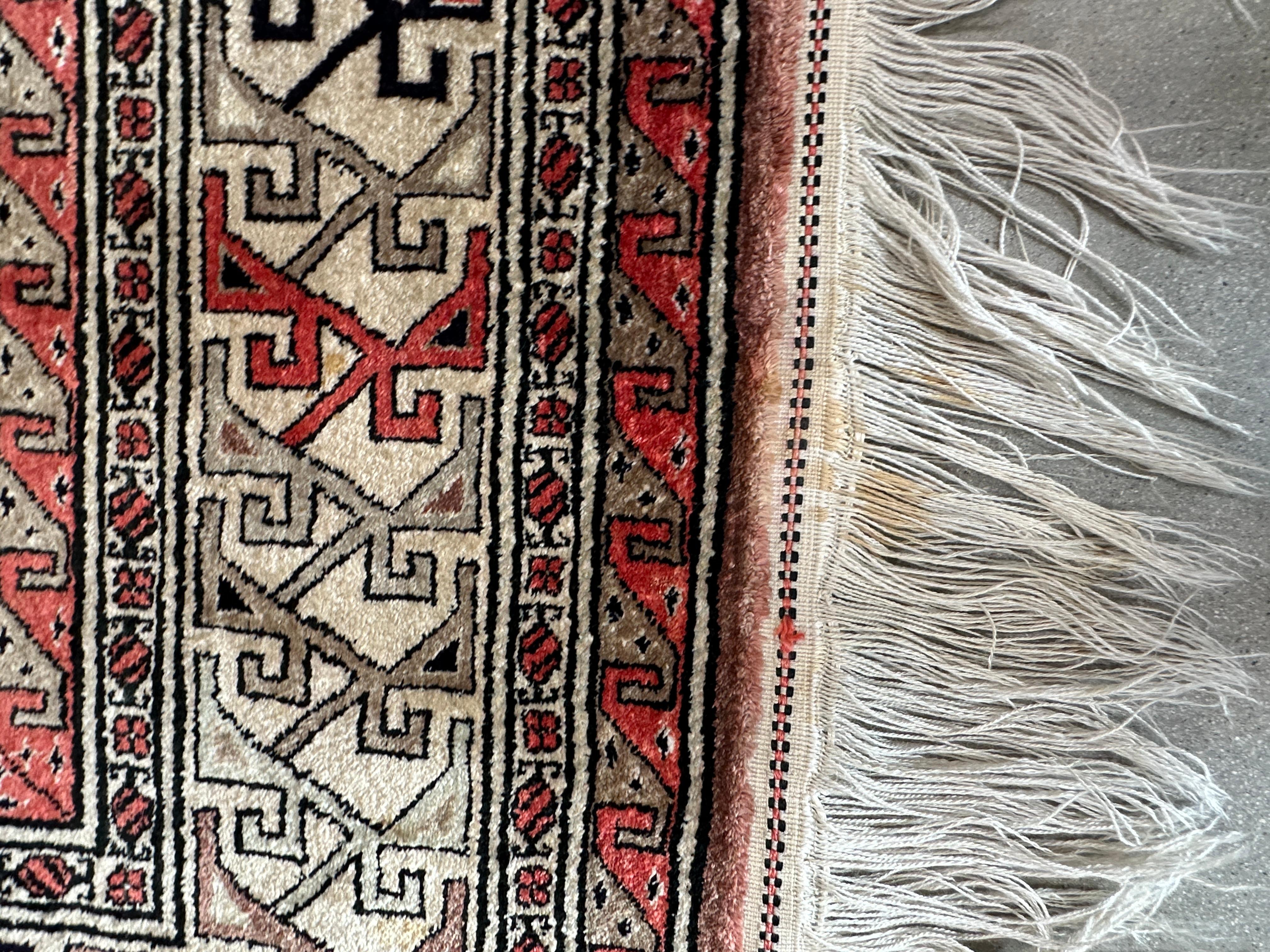 Tissé à la main Ancien tapis d'accent persan en soie pure, orange en vente