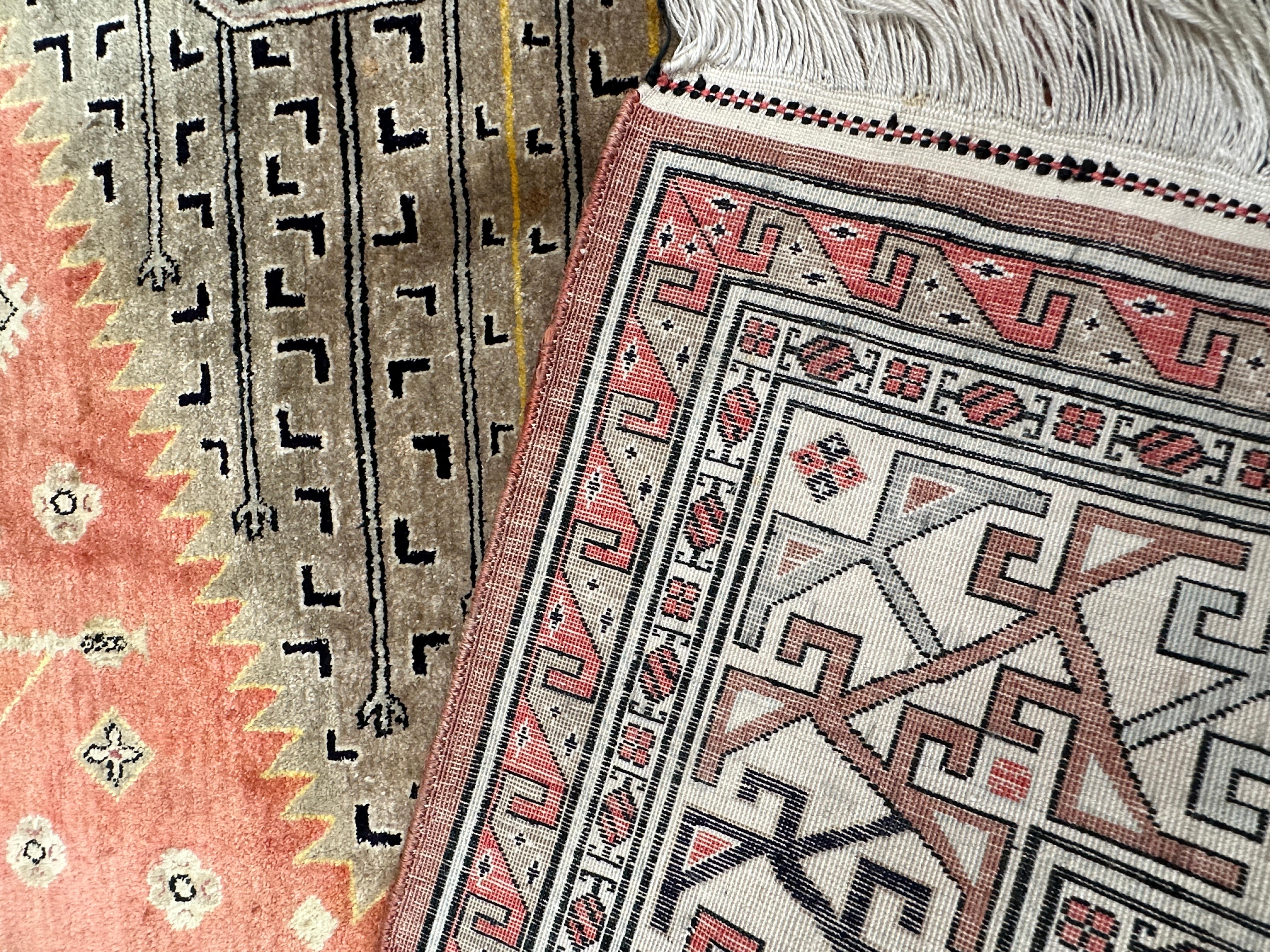 Milieu du XXe siècle Ancien tapis d'accent persan en soie pure, orange en vente
