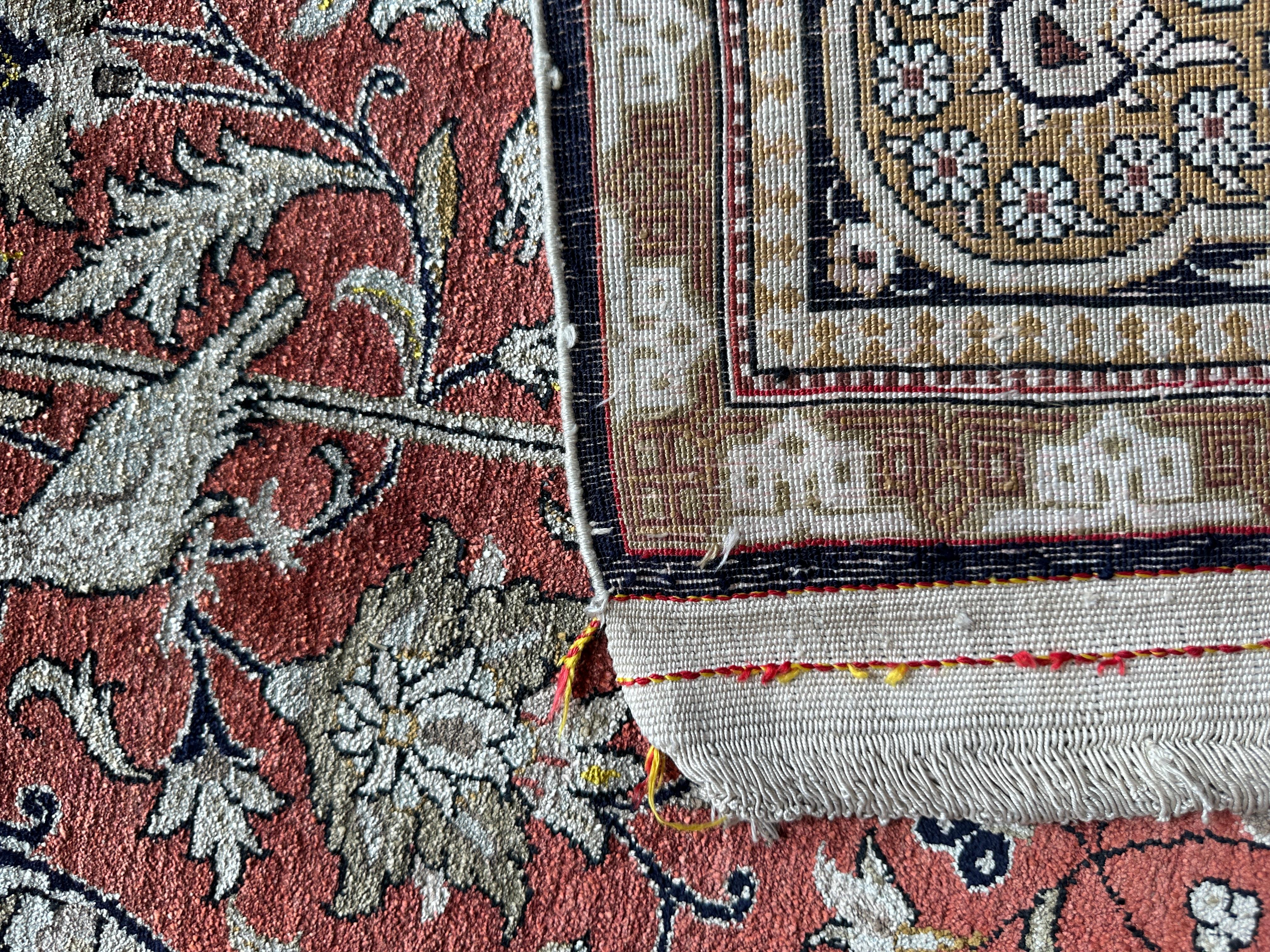 Tissé à la main Ancien tapis d'accent persan en soie pure dans les tons chauds d'orange et de Brown en vente