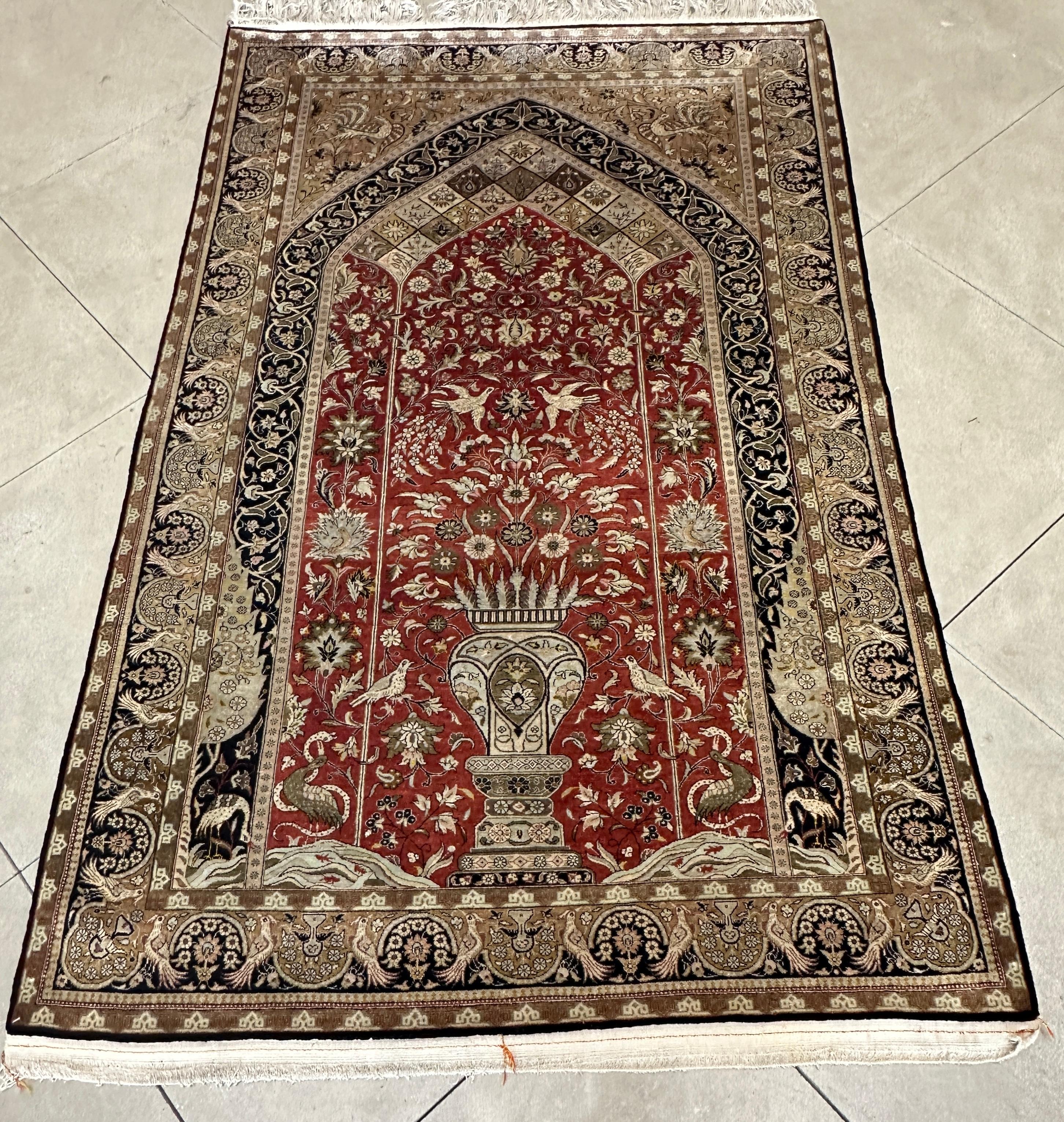 Ancien tapis d'accent persan en soie pure dans les tons chauds d'orange et de Brown Bon état - En vente à West Hollywood, CA